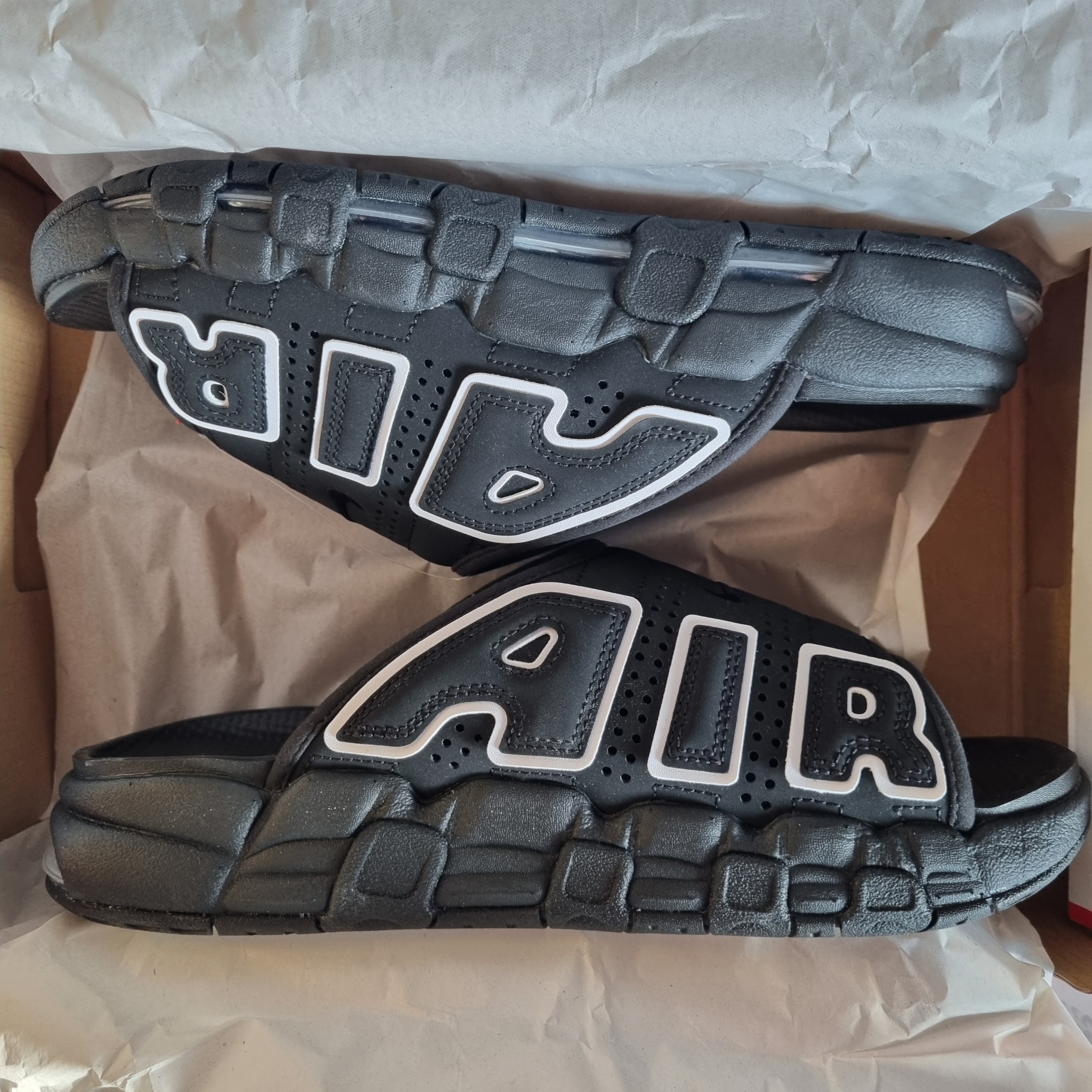 Nike Air More Uptempo Slide Black White 착용 스타일