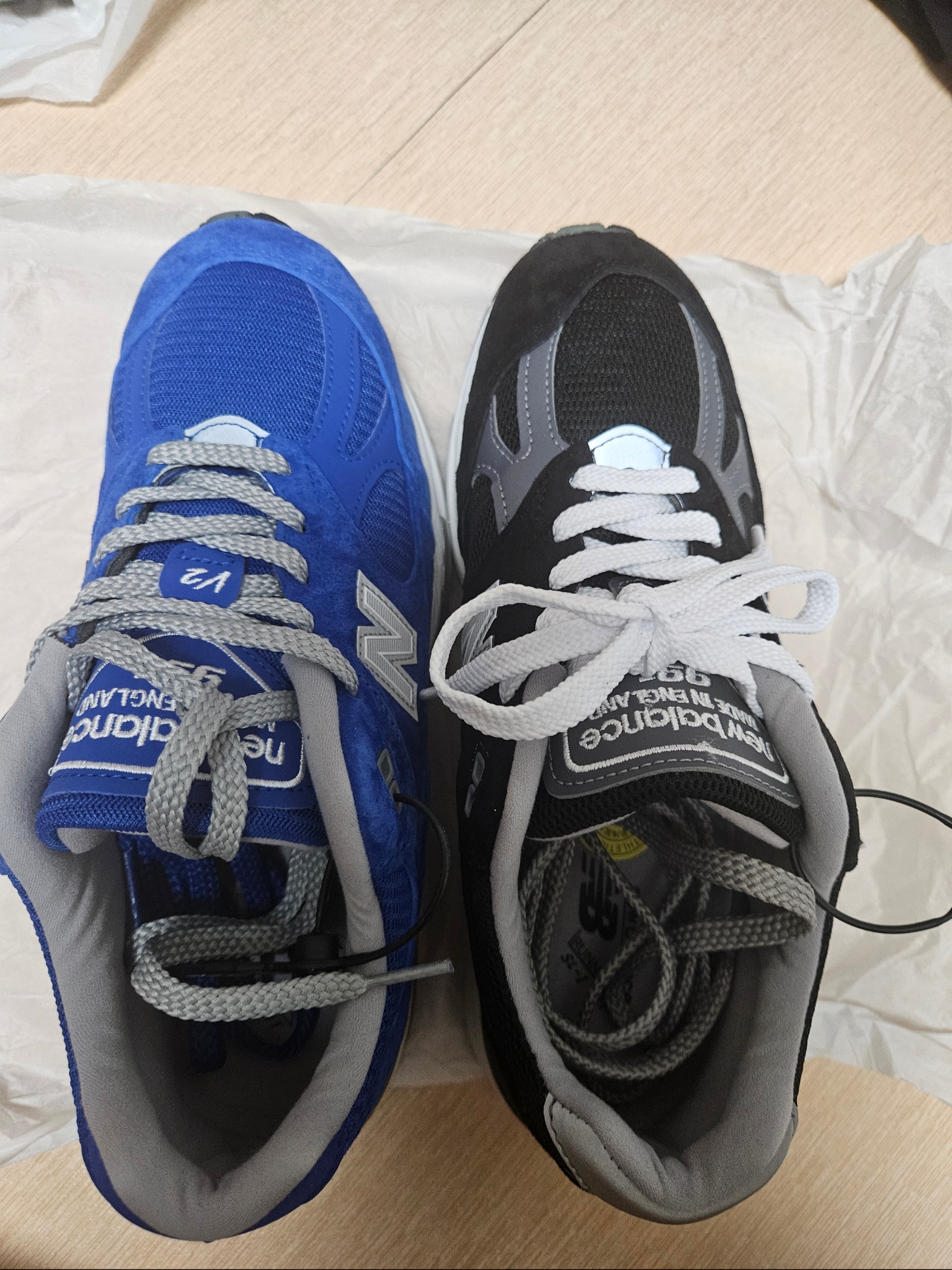 New Balance 991v2 Made in UK Dazzling Blue, New Balance 991v2 Made in UK Black 착용 스타일 - 1
