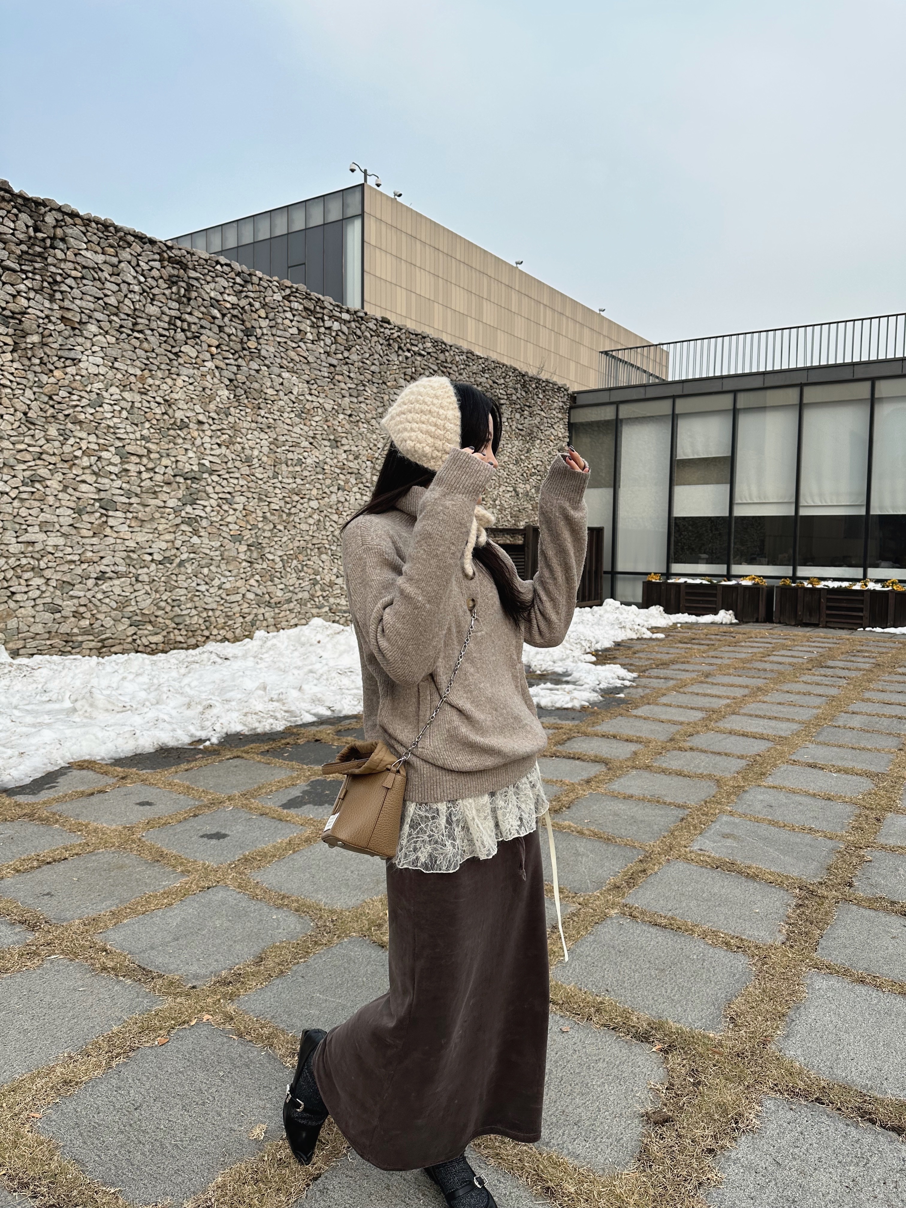 Maison Margiela 5AC Bucket Bag Biche 착용 스타일 - 2