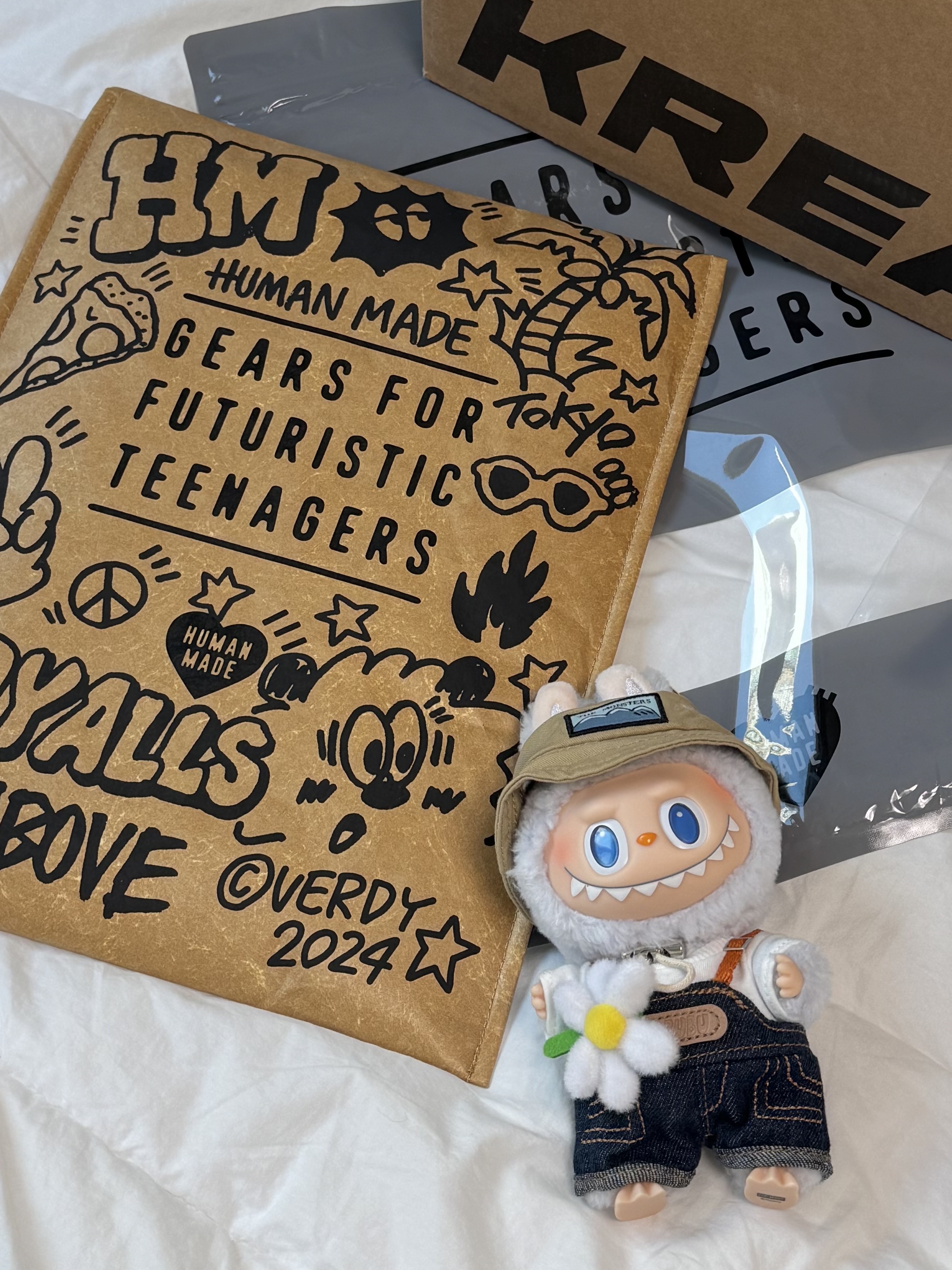 Pop Mart Fall In Wild Labubu Series Toy Keyring, Human Made × Verdy Vick 14 Inch PC & Tablet Case Beige - Otsumo Plaza Exclusive 착용 스타일