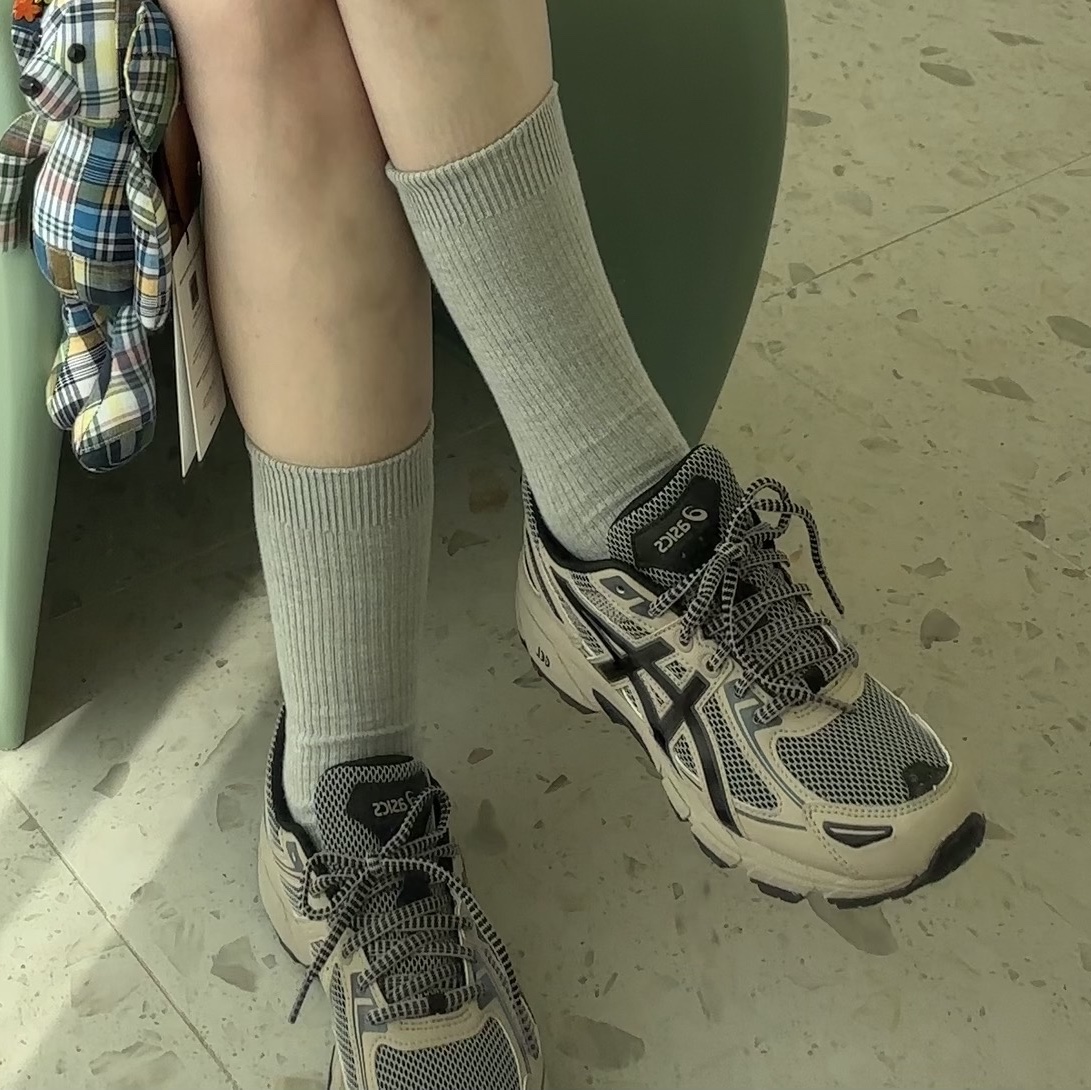Asics Gel-Venture 6 Feather Grey Black 착용 스타일