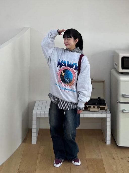 TONY HAWK Universe Graphic Crewneck Mellange 착용 스타일
