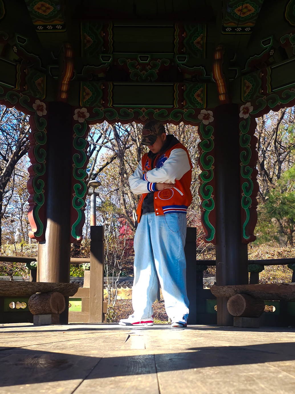 Jordan 4 Retro Red Cement, Supreme Tiger Varsity Jacket Orange - 23FW 착용 스타일 - 3