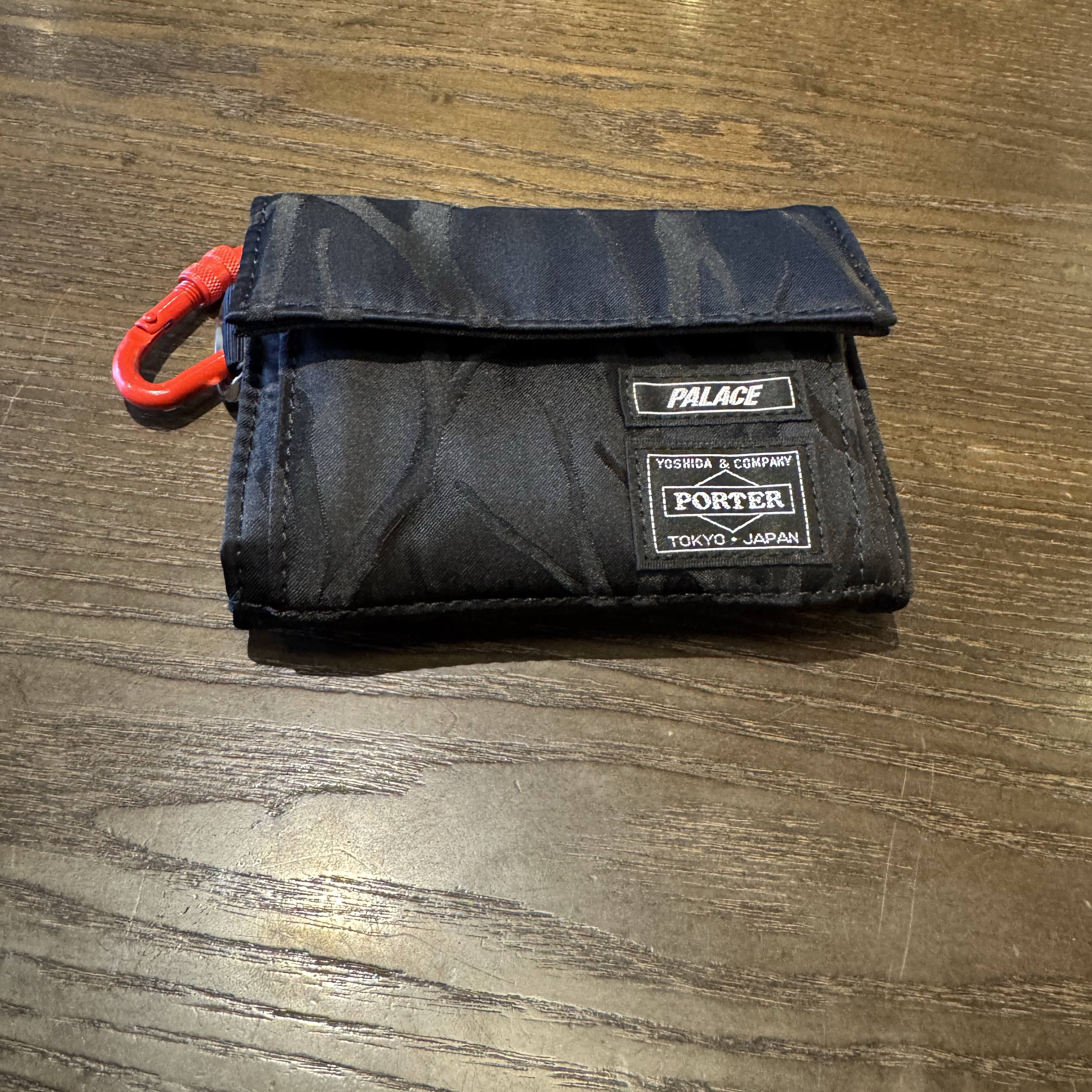 Porter x Palace Wallet Black - 24FW 착용 스타일 - 1