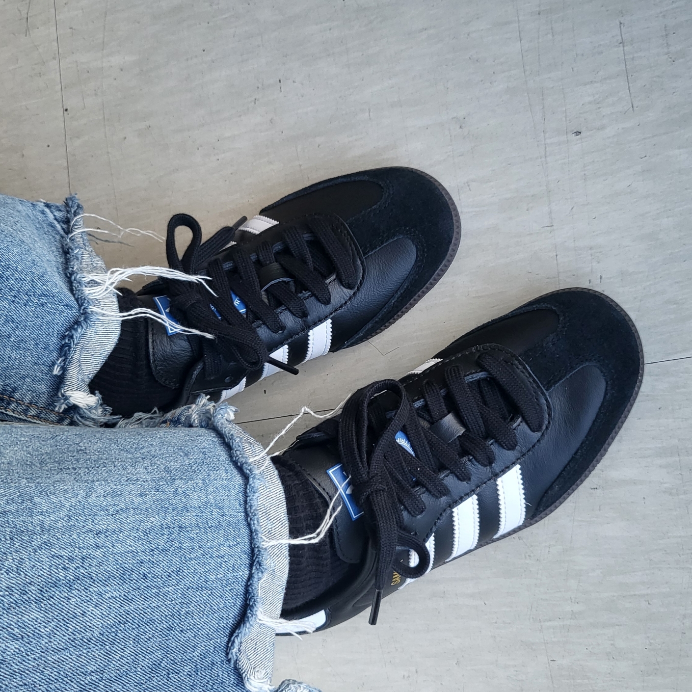 Adidas Samba OG Black White Gum 착용 스타일