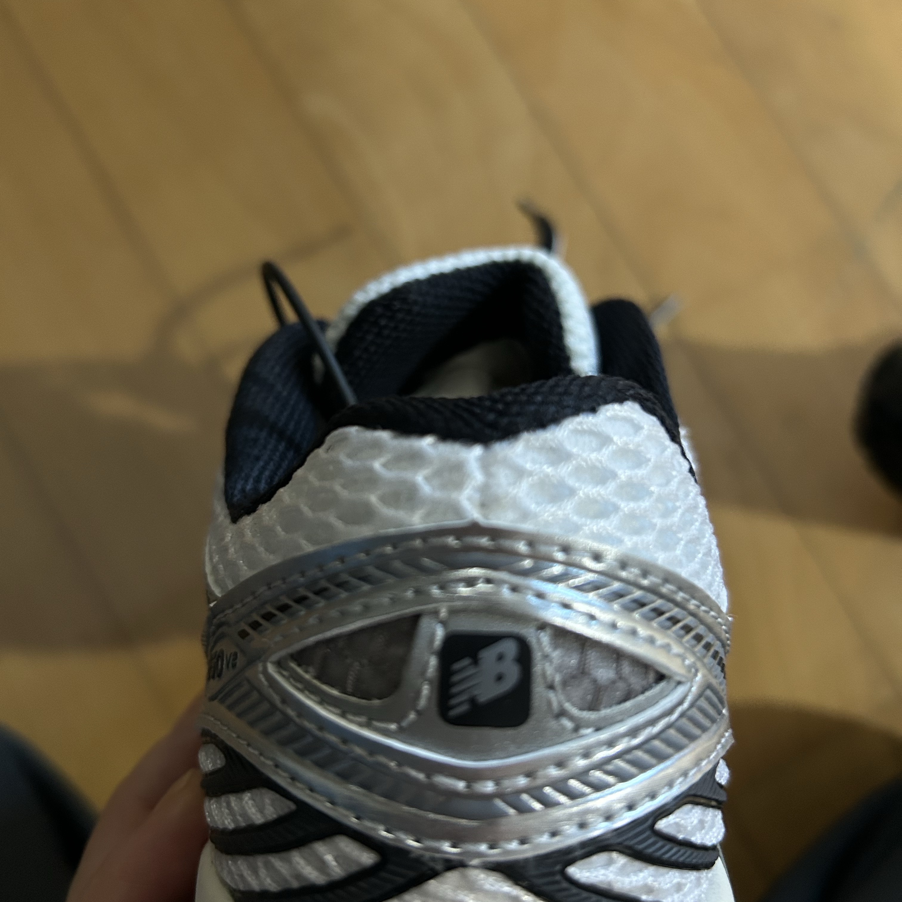 New Balance 860v2 Optic White 착용 스타일 - 3