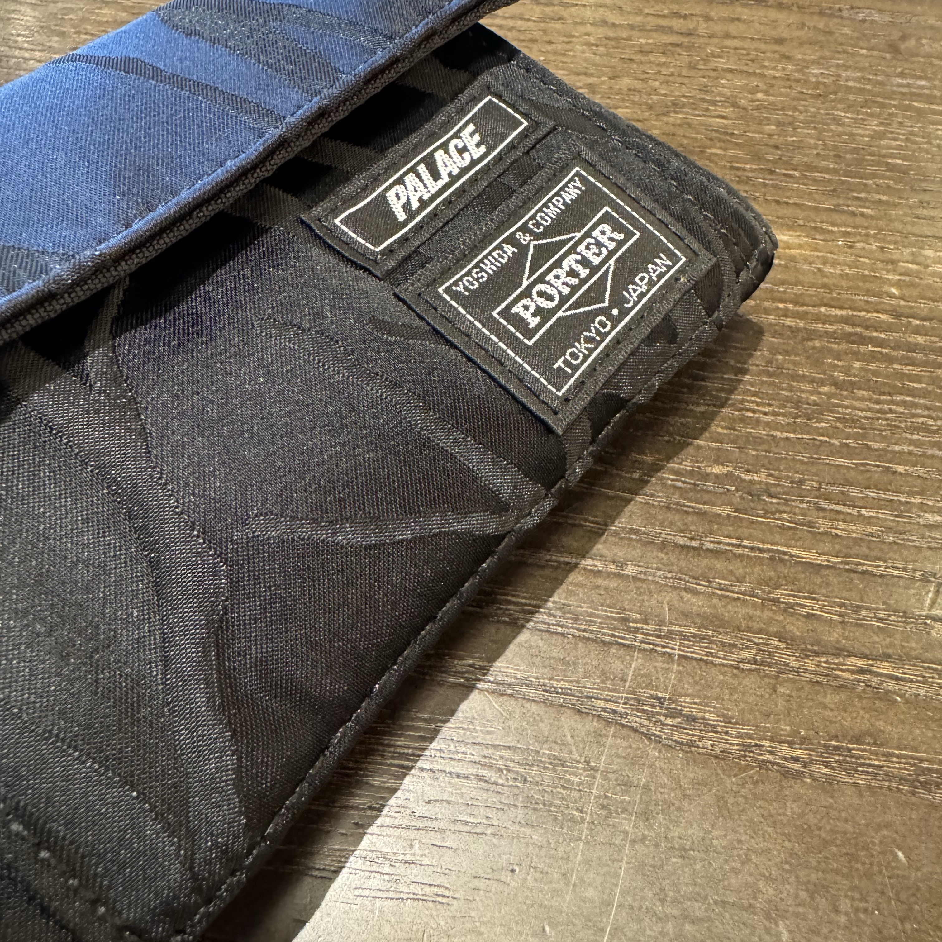 Porter x Palace Wallet Black - 24FW 착용 스타일 - 2
