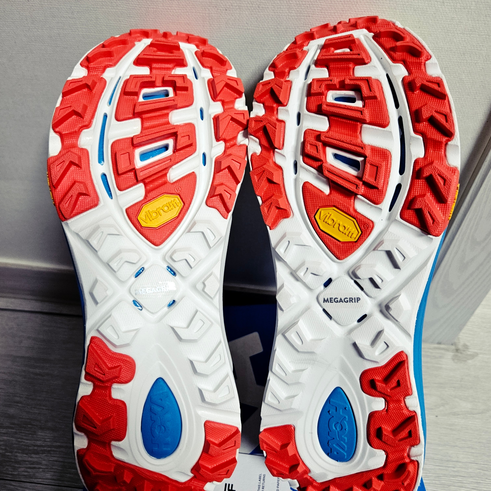 Hoka Mafate Speed 2 Flame Evening Primrose 착용 스타일 - 4