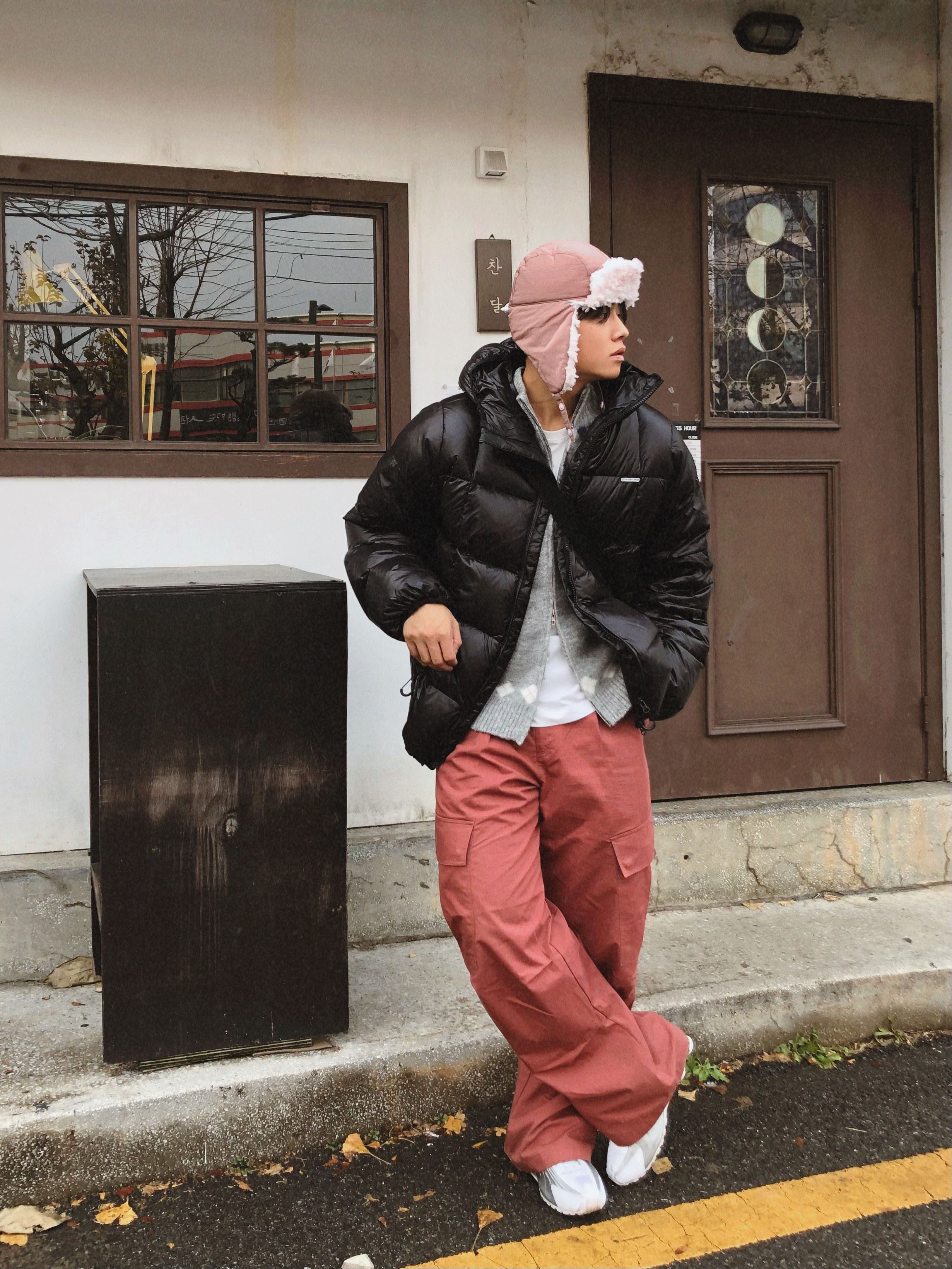 Thevinylhouse Hooded Duck Down Jacket Black, (W) Nike Shox R4 White Metallic Silver 착용 스타일 - 2