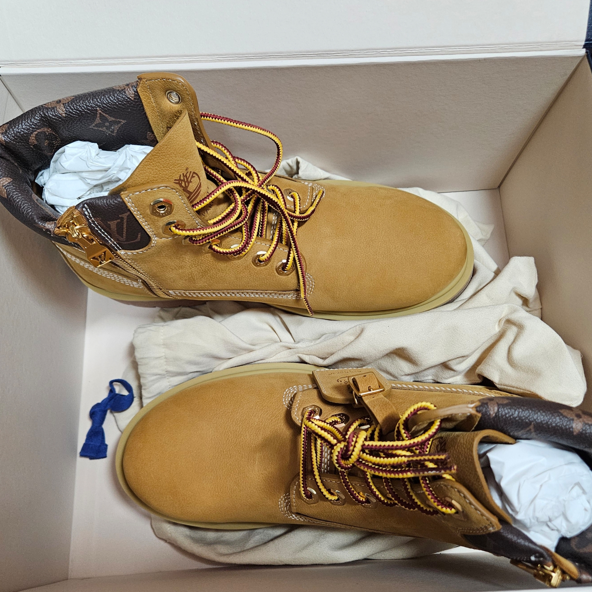 Louis Vuitton x Timberland Ankle Boot Beige 착용 스타일 - 1