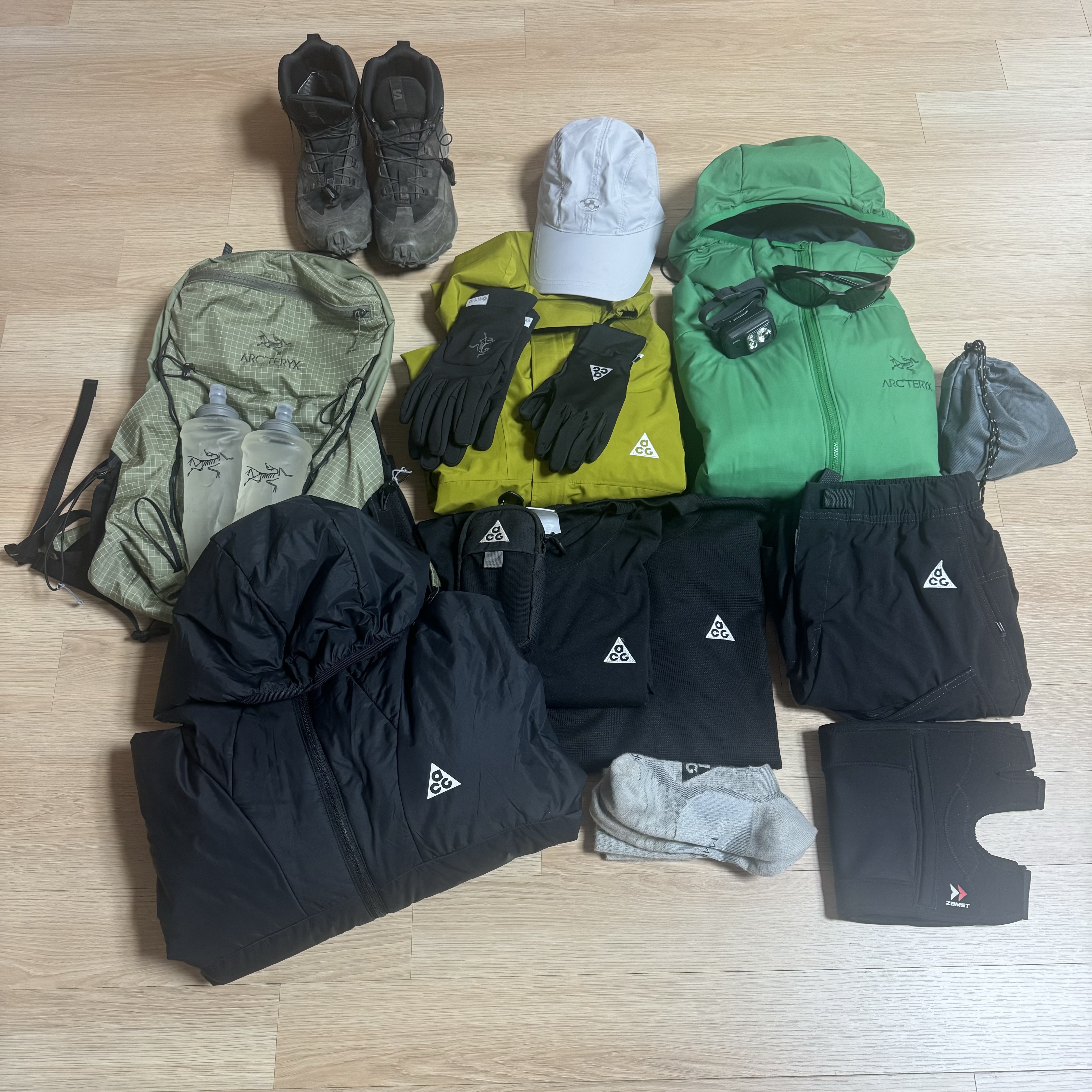 Arc'teryx Atom LT Hoody Jungle, Sansan Gear Wing Cap Grey - 23SS 착용 스타일 - 3