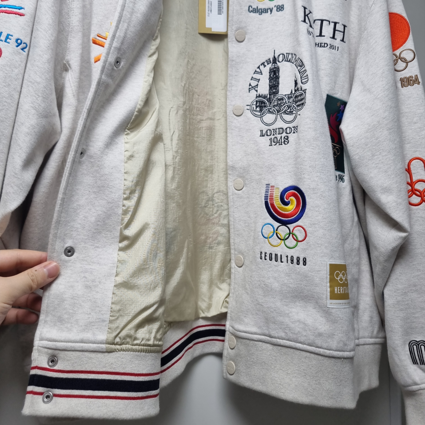 Kith Olympics Heritage Marvin Bomber Jacket Sandy Heather 착용 스타일 - 4
