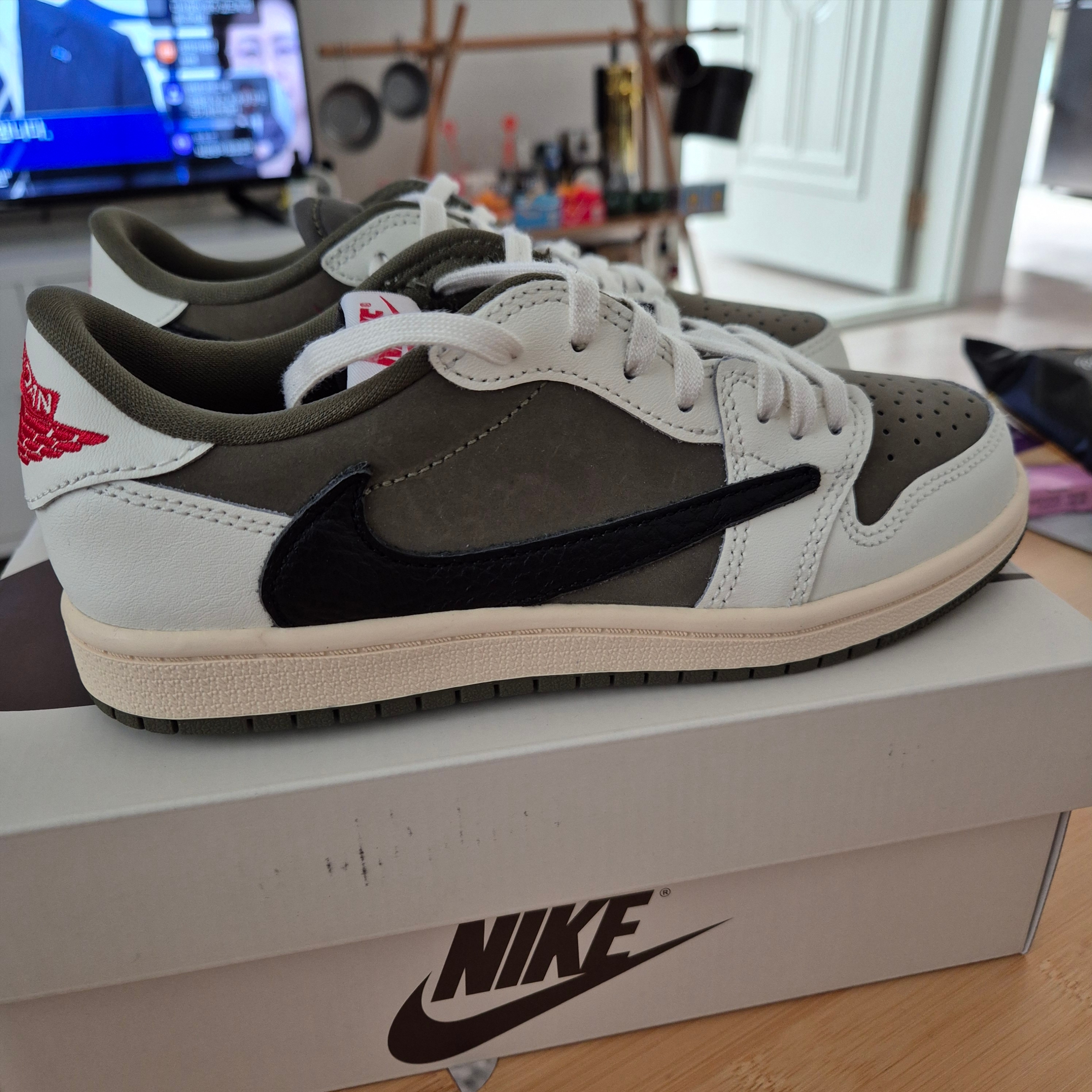 (PS) Jordan 1 x Travis Scott Retro Low OG SP Reverse Olive 착용 스타일