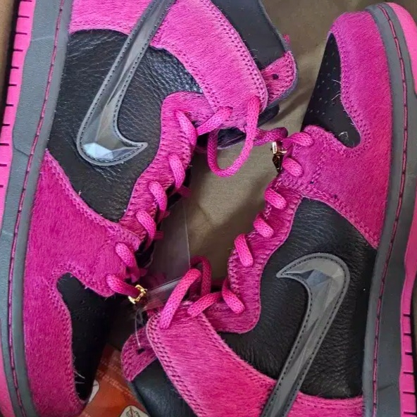 Nike x Run The Jewels SB Dunk High Active Pink and Black 착용 스타일