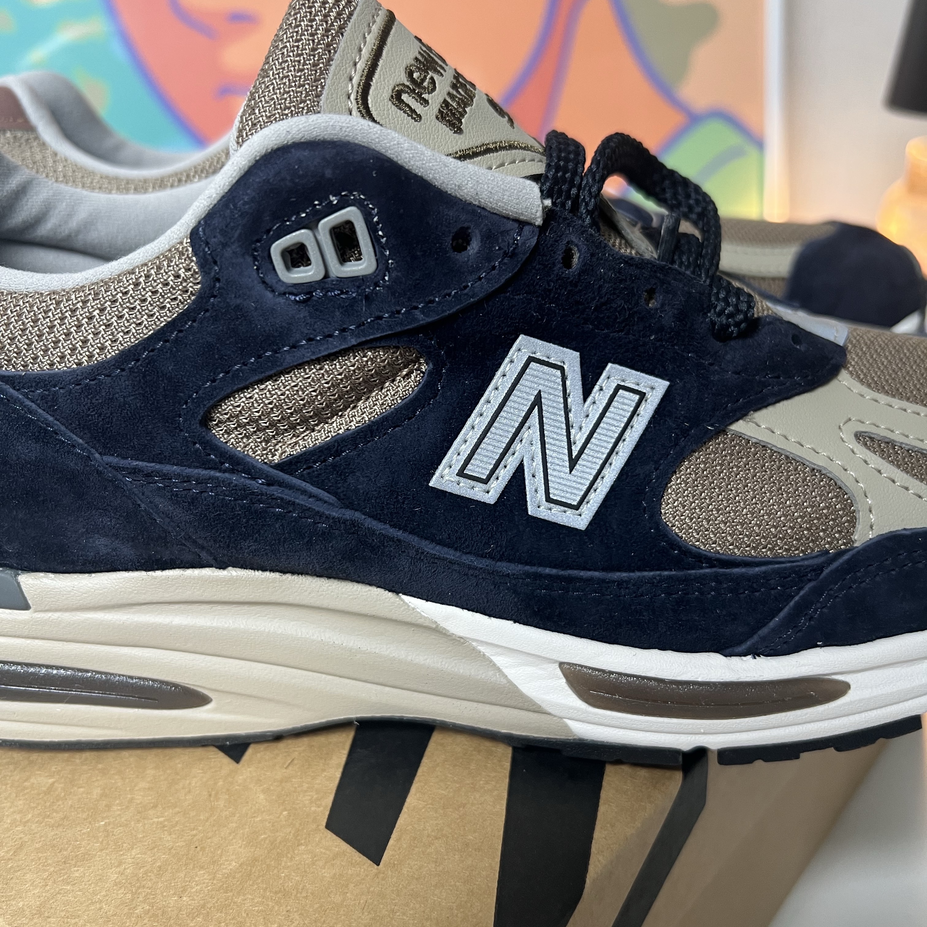 New Balance 991v2 Made in UK After Midnight Sepia Tint 착용 스타일 - 2