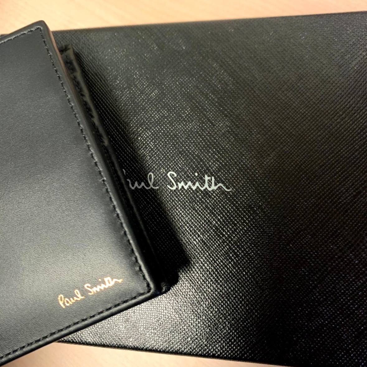 Paul Smith Leather Signature Stripe Interior Billfold Wallet Black 착용 스타일