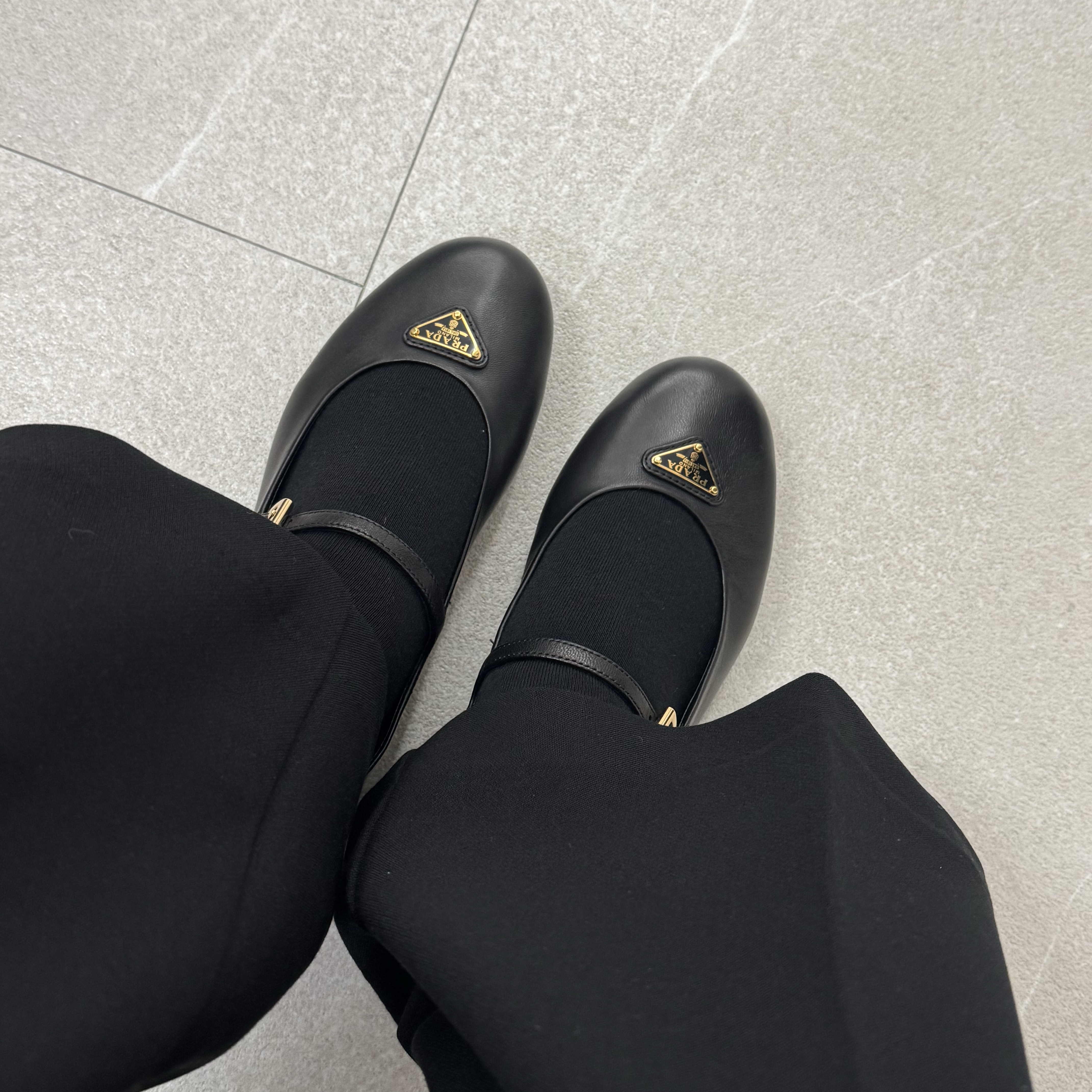 (W) Prada Nappa Leather Ballerinas Black 착용 스타일