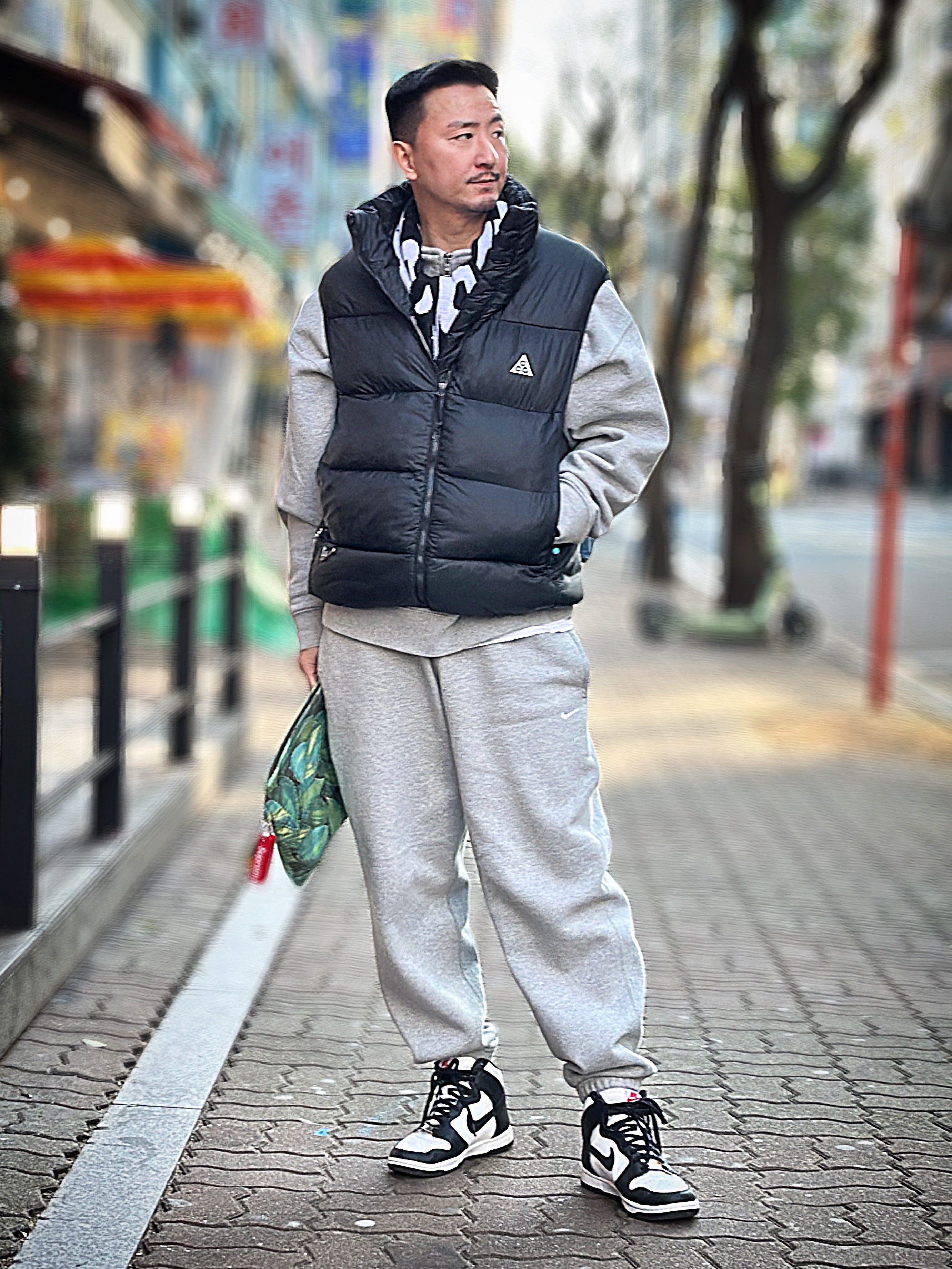 CDG Logo Check Muffler White Black, Nike ACG Therma-Fit ADV Lunar Lake Puffer Vest Black - Asia 착용 스타일