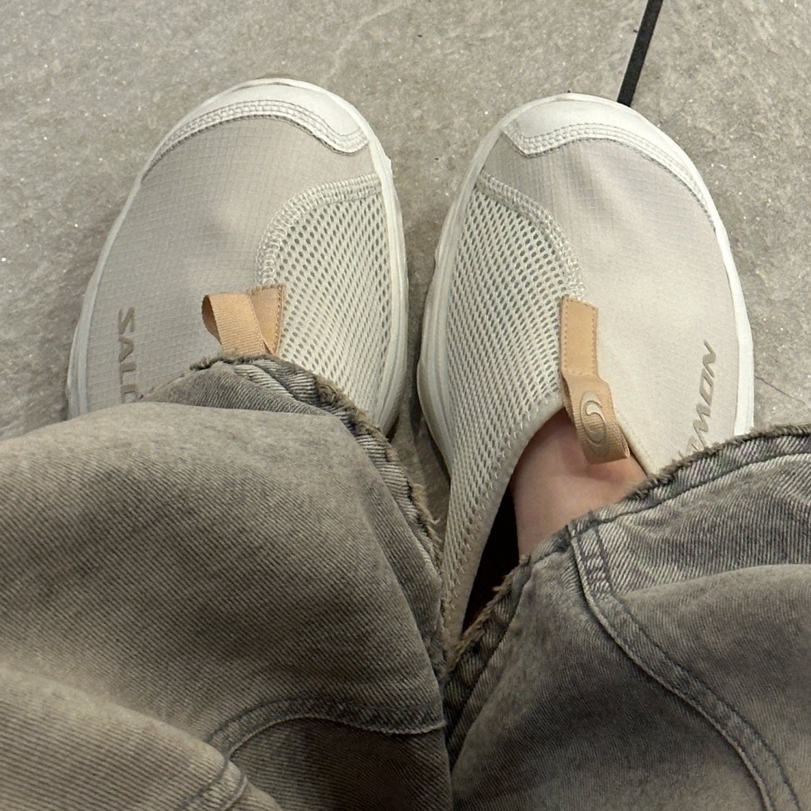 Salomon RX Slide 3.0 Almond Milk Aloe Wash 착용 스타일