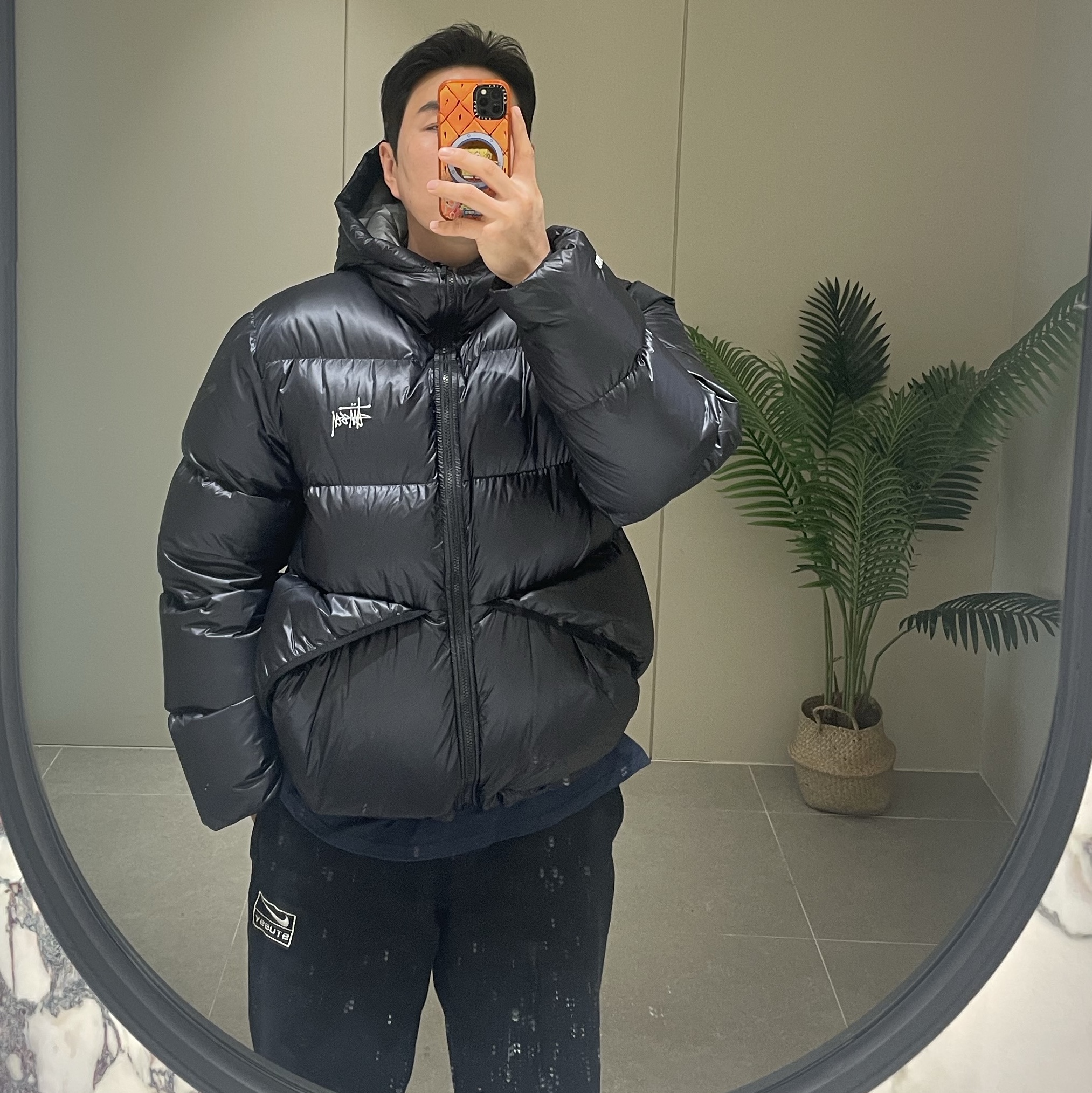 Stussy Down Parka Micro Ripstop Phantom Black, Nike x Stussy NRG Washed Fleece Pants Black (DO5296-010) 착용 스타일