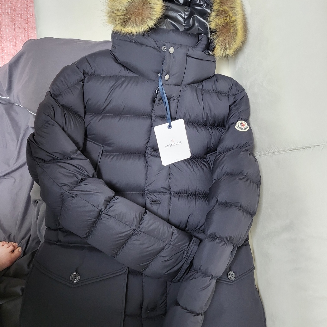 Moncler Clunye Short Down Jacket Black - 24FW 착용 스타일