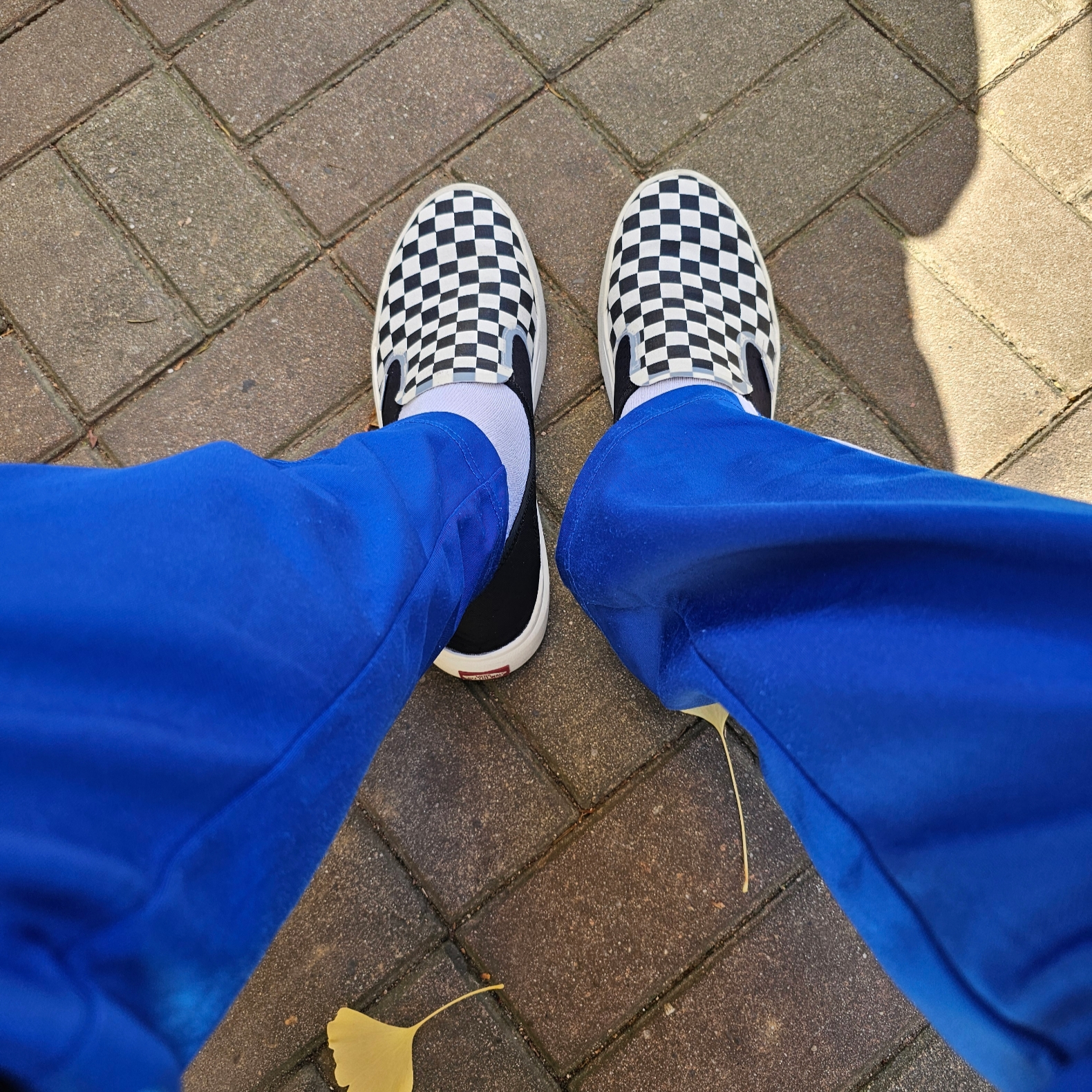 Vans Checkerboard Comfycush One Black, Nike NSW Everyday Essential Crew Socks White Game Royal (3 Pack/Korean Ver.) 착용 스타일