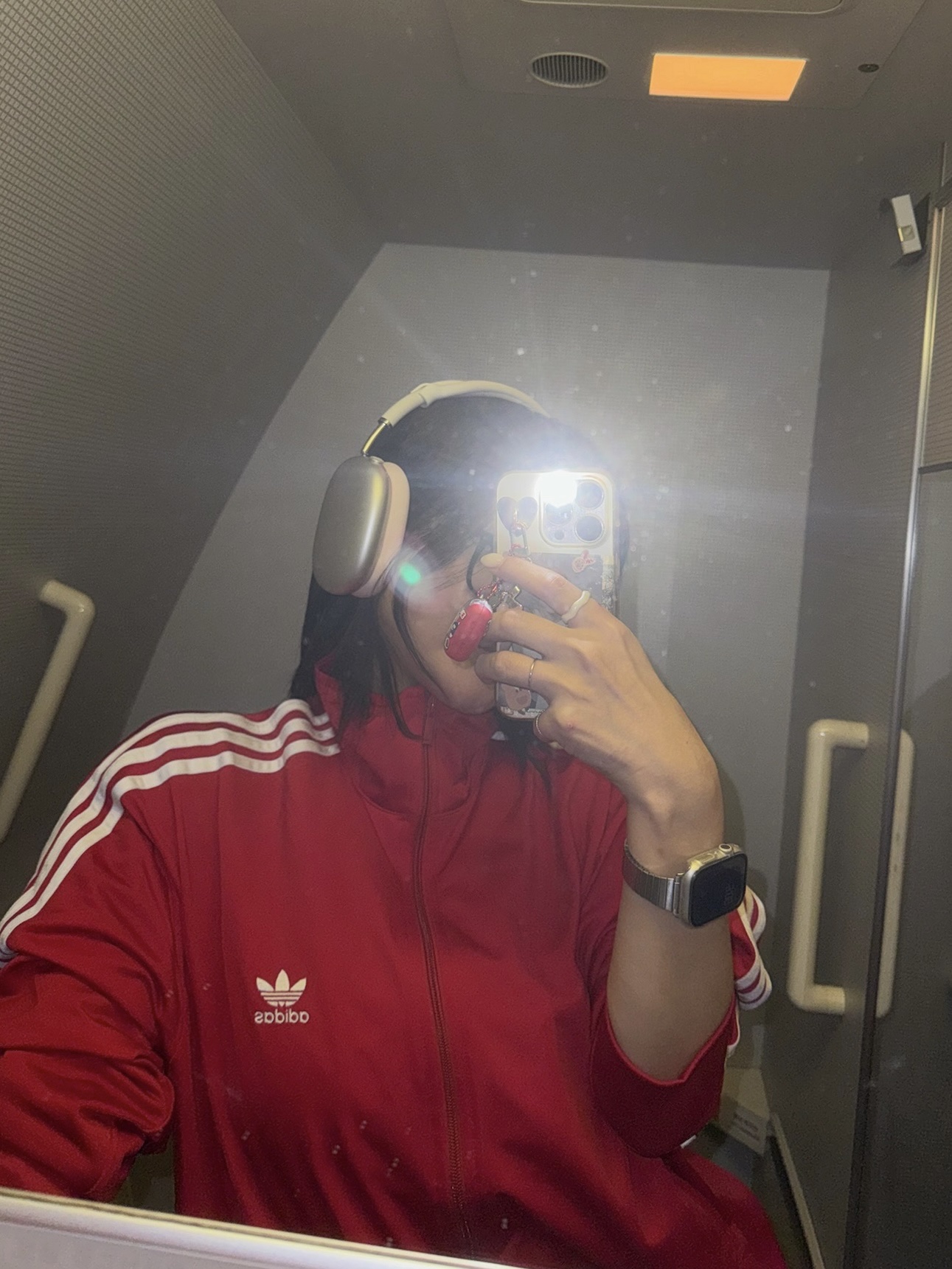 Adidas Adicolor Classics Firebird Track Better Scarlet - US Sizing, Apple AirPods Max Lightning Silver (Korean Ver.) 착용 스타일