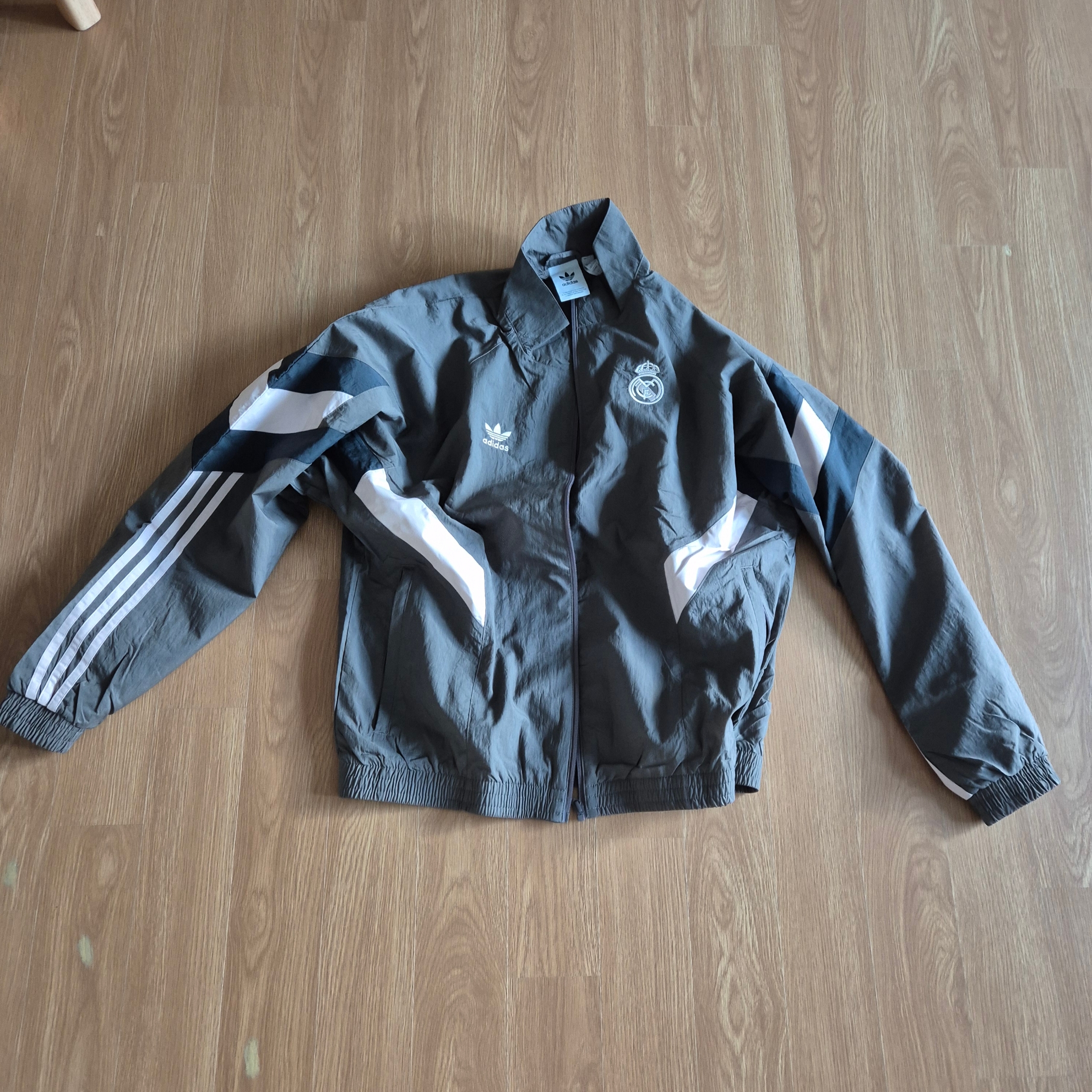 Adidas Real Madrid Originals Track Top Charcoal Grey - KR Sizing 착용 스타일