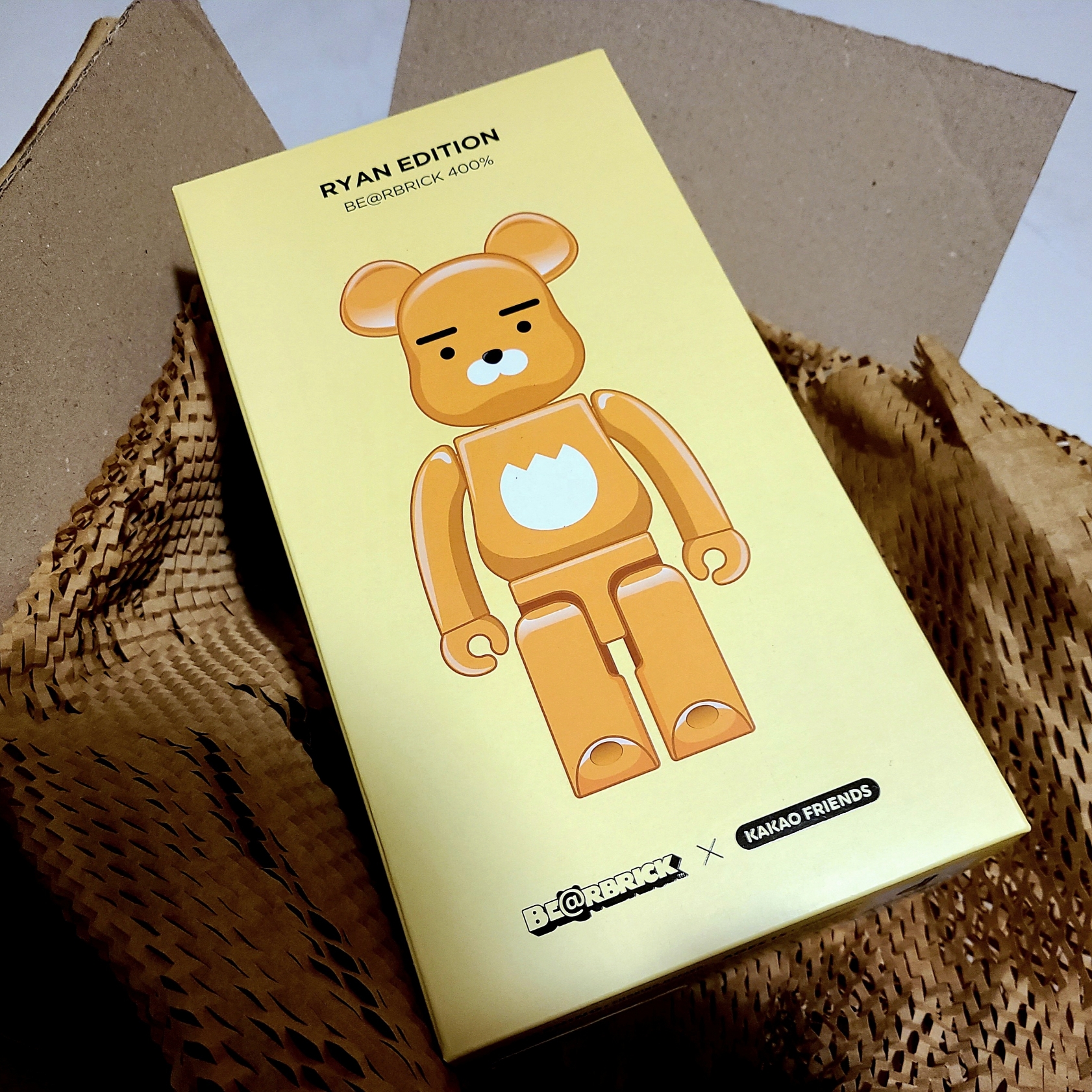 COS Quilted Micro Bag Leopard, Bearbrick x Kakao Friends Choonsik 100% 착용 스타일 - 5