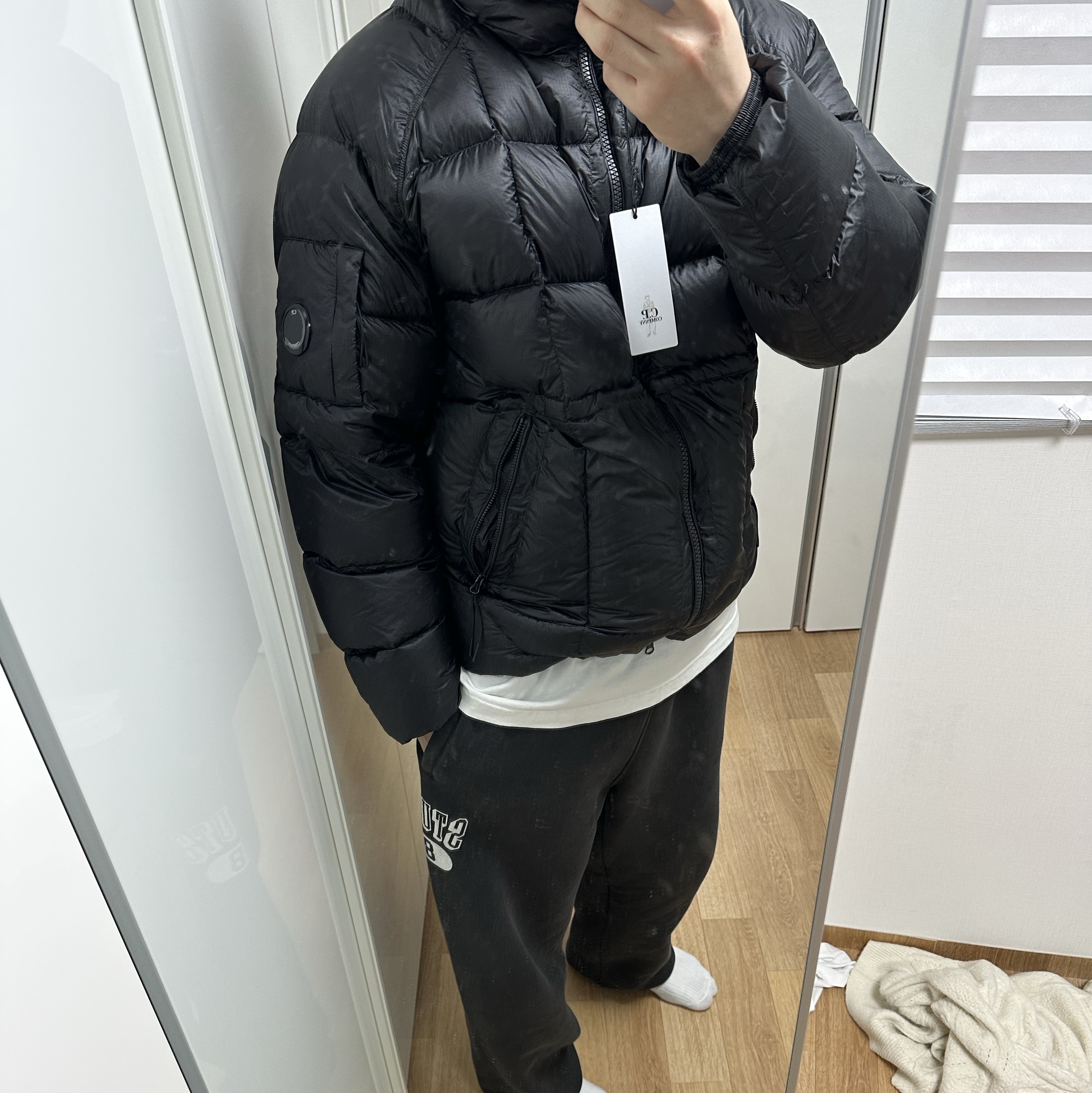 C.P. Company D.D. Shell Hooded Medium Down Jacket Black - 24FW 착용 스타일