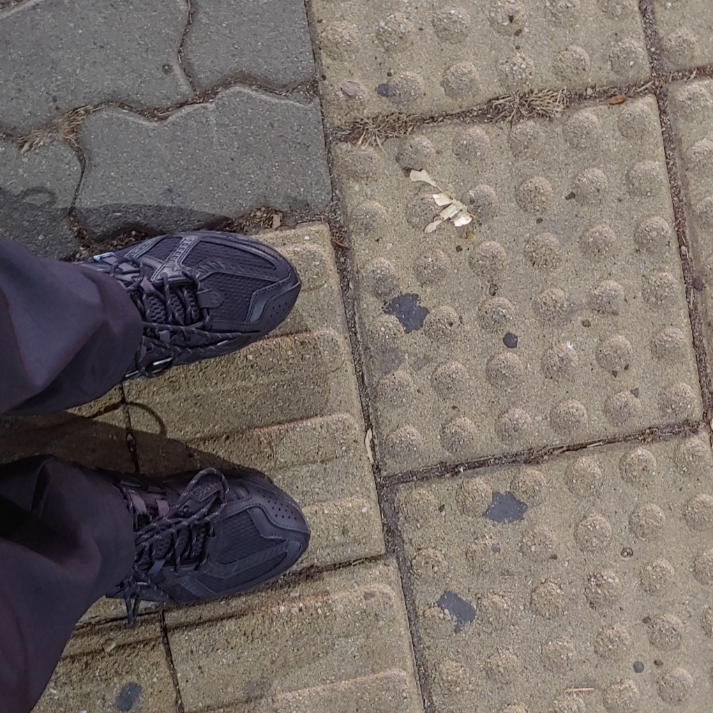 New Balance 1906U Triple Black 착용 스타일