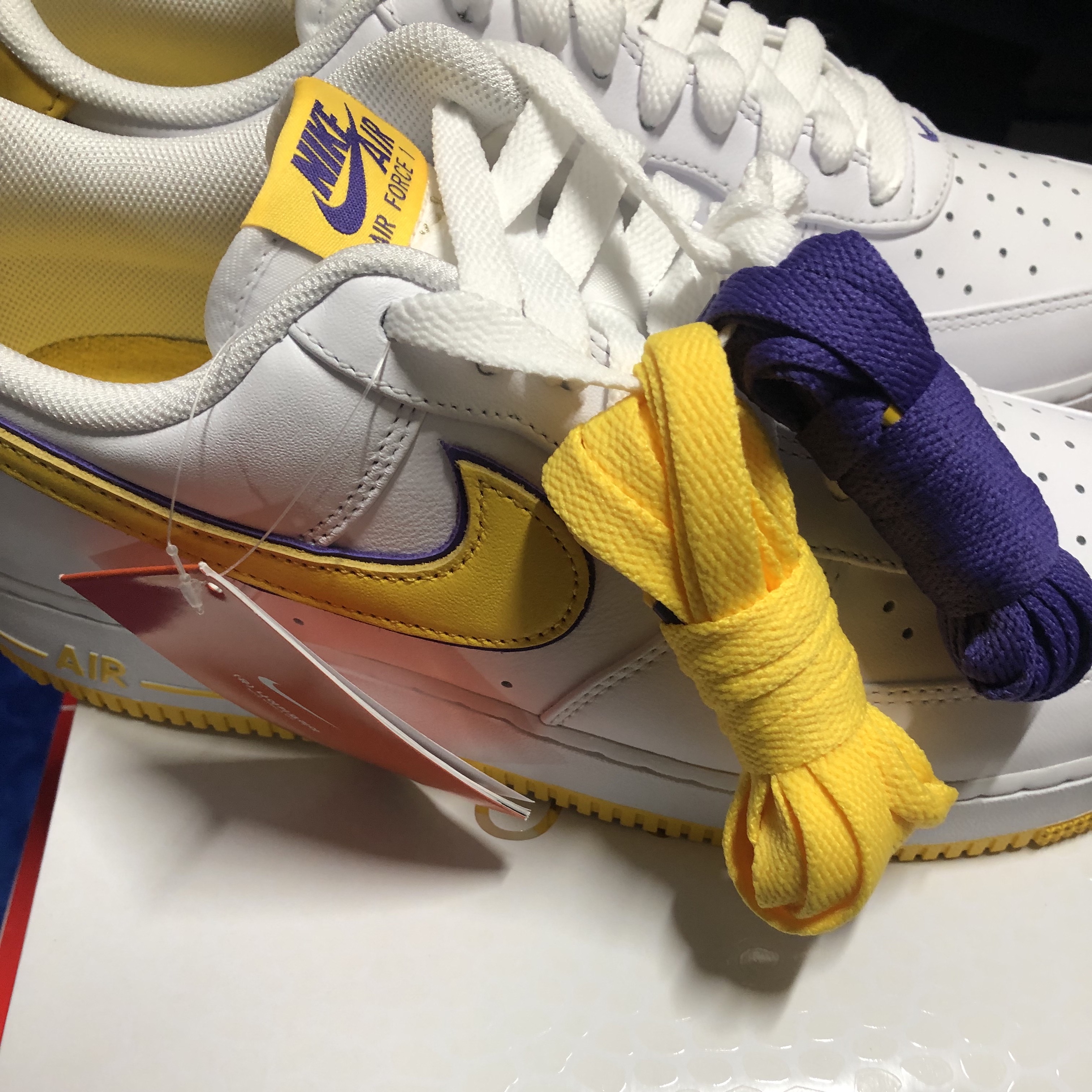 Nike x Kobe Bryant Air Force 1 Low Retro QS Varsity Maize and Varsity Purple 착용 스타일 - 6