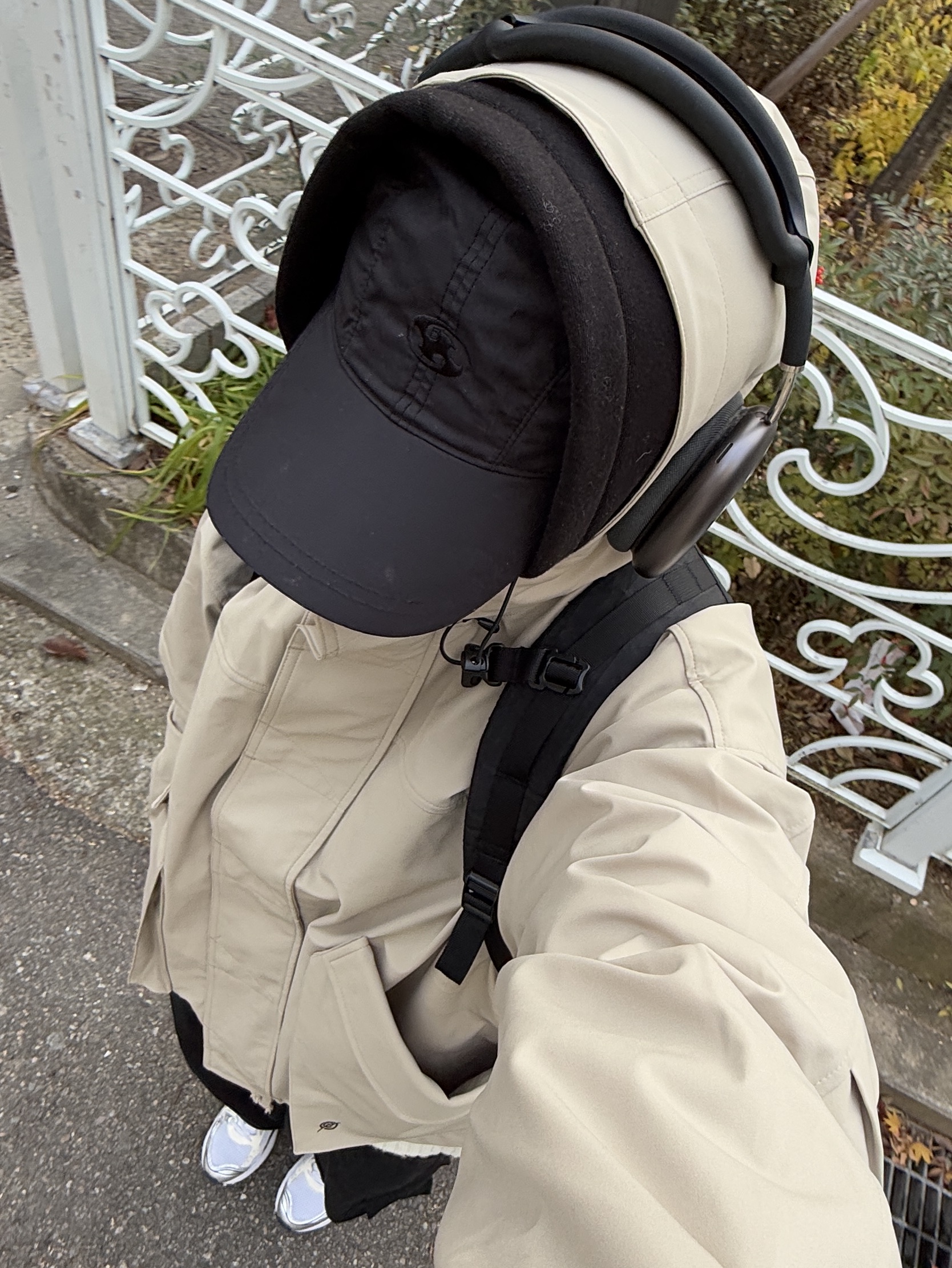 (W) Asics Gel-Kayano 14 White Midnight, Supreme Backpack Black - 23FW 착용 스타일 - 1