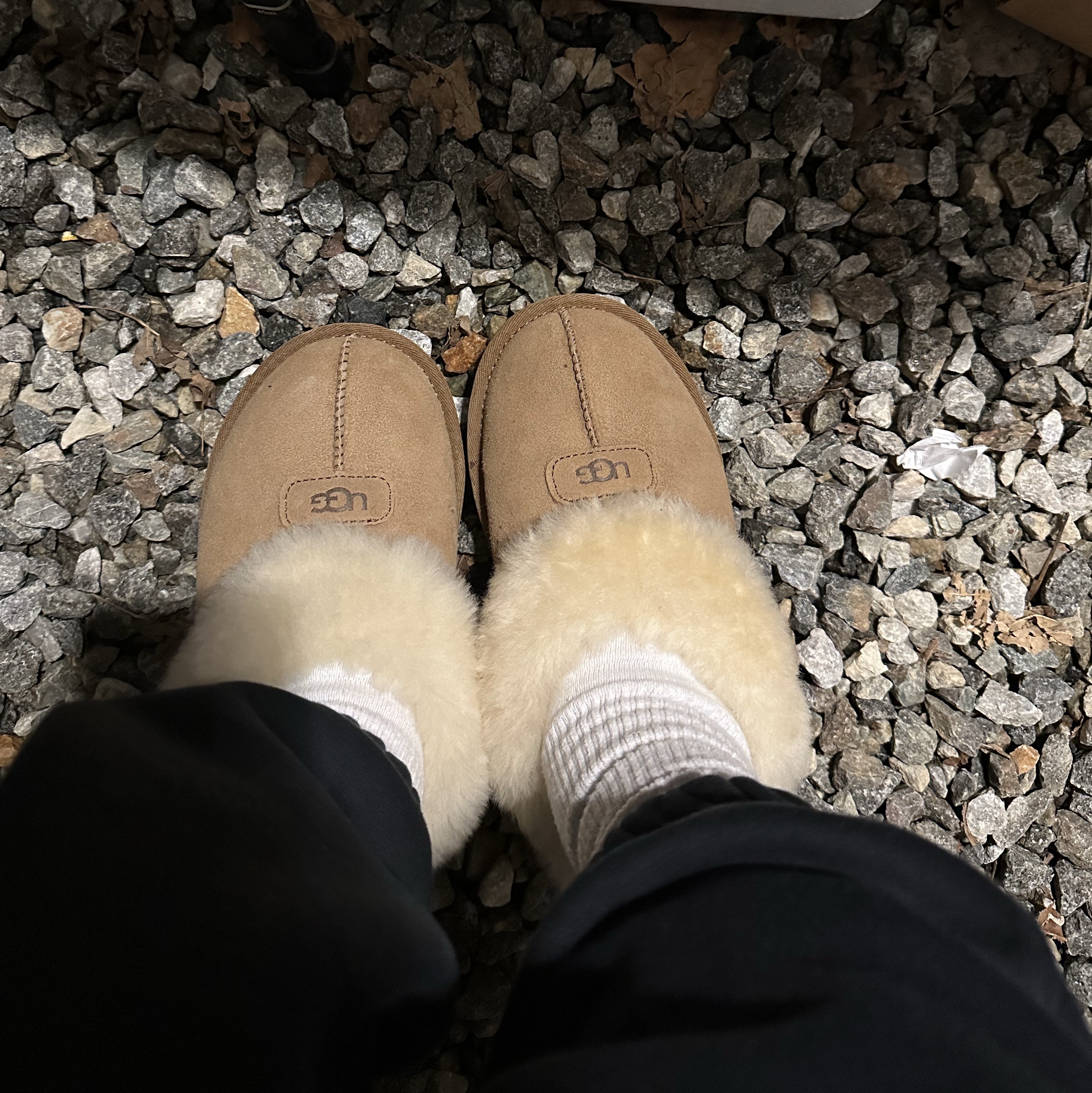 (W) UGG Coquette Slipper Chestnut 착용 스타일 - 1