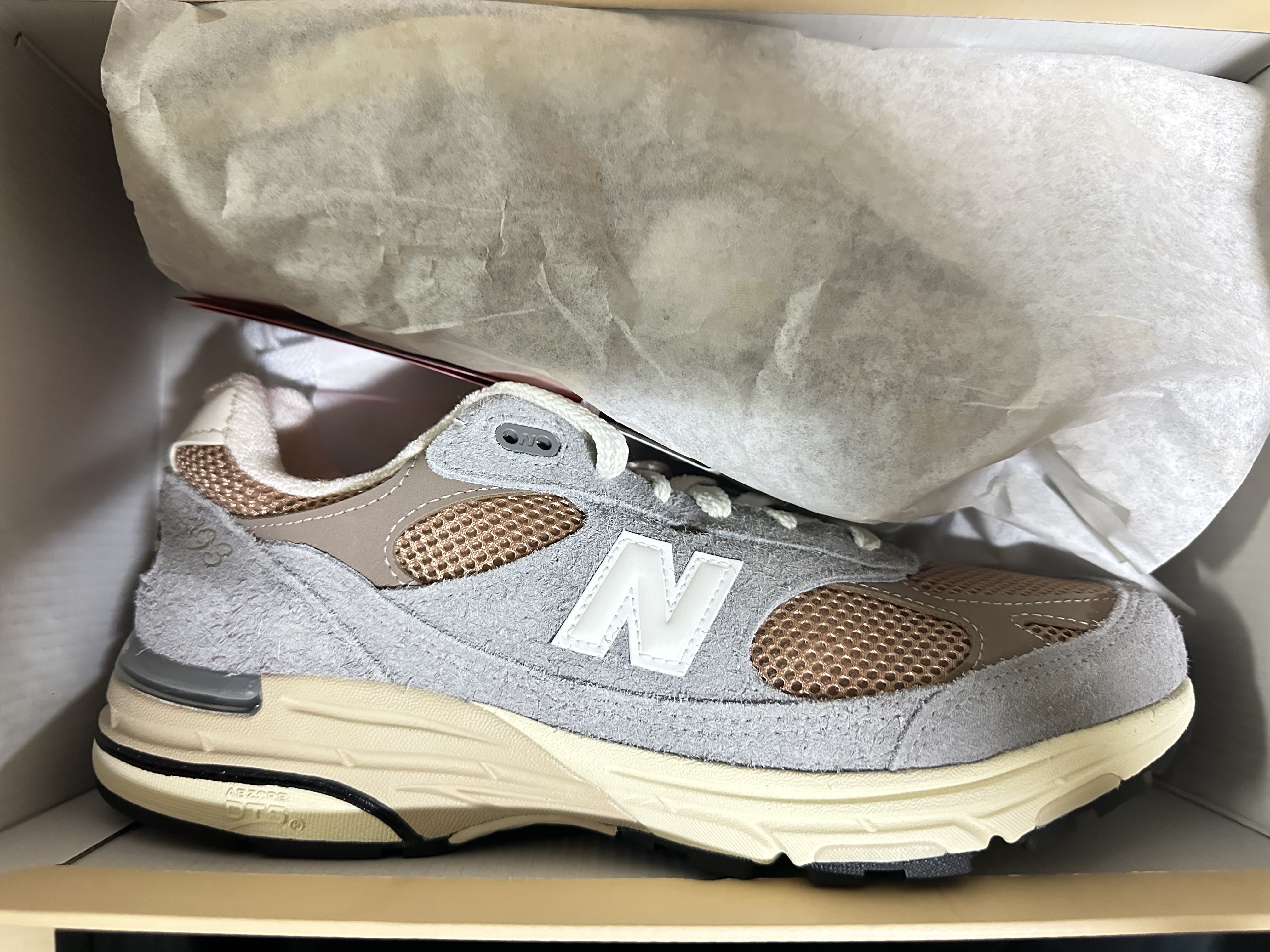 New Balance 993 Made in USA Shadow Grey Driftwood 착용 스타일