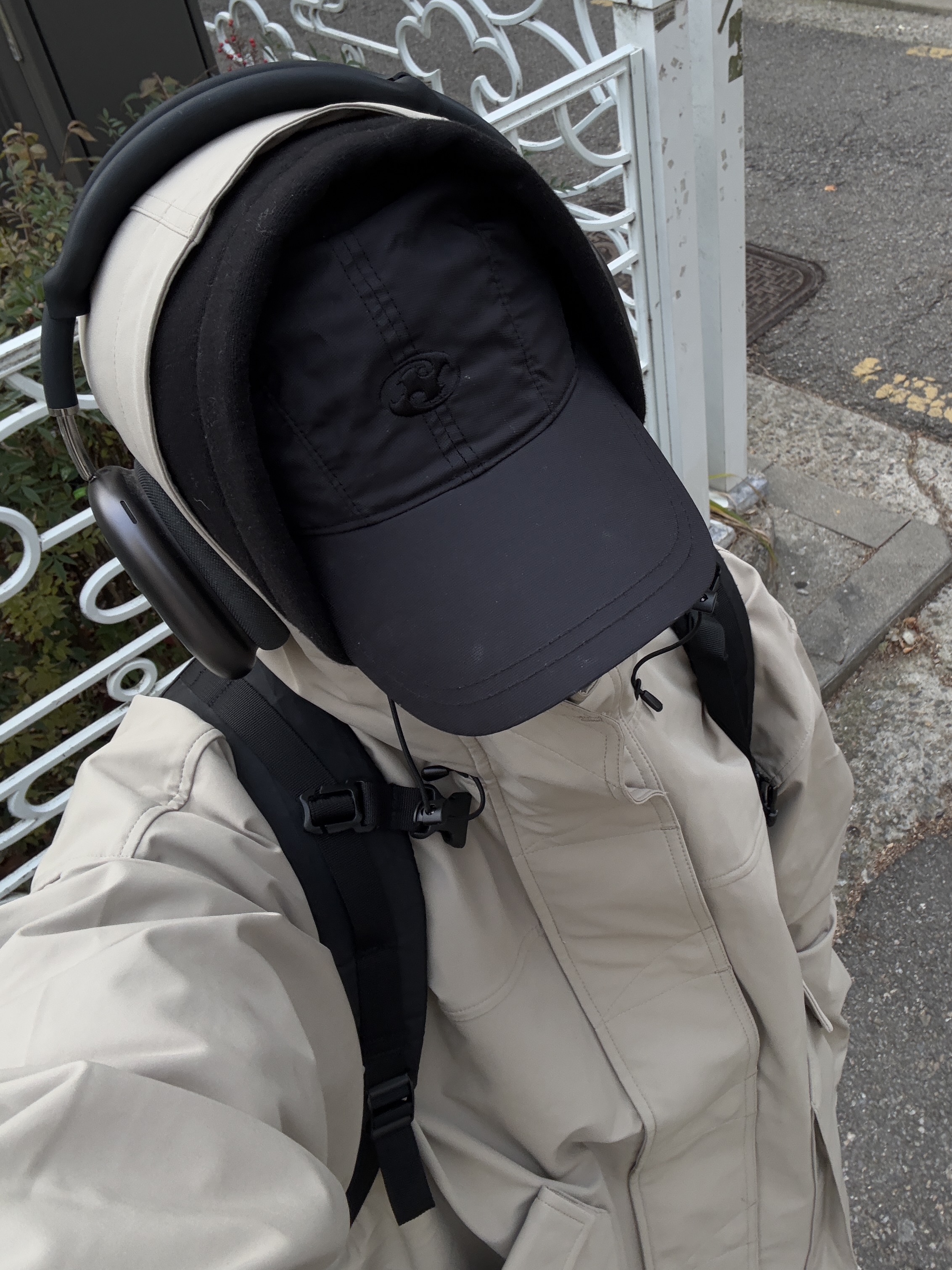 (W) Asics Gel-Kayano 14 White Midnight, Supreme Backpack Black - 23FW 착용 스타일 - 7
