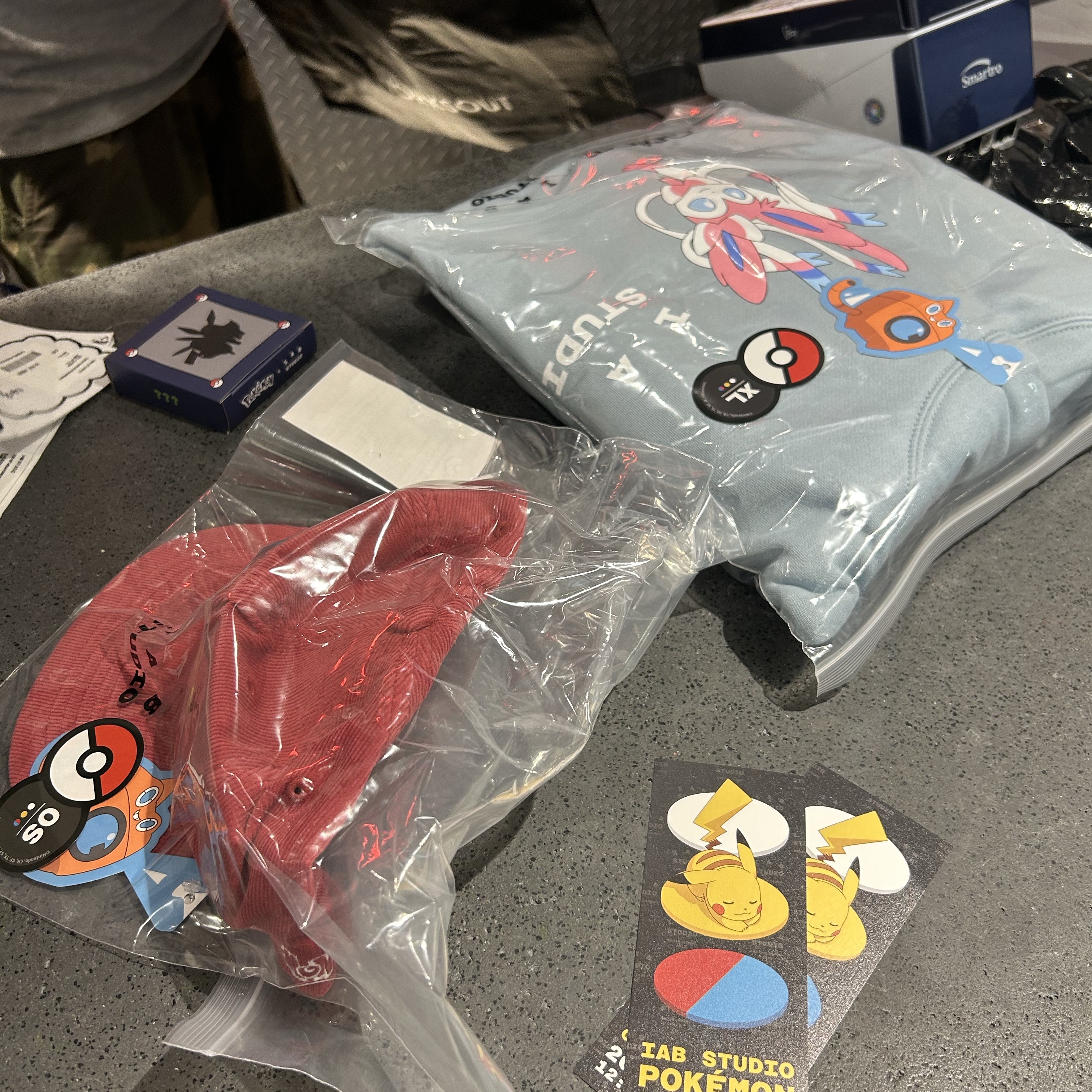 IAB Studio x Pokemon Swallowed Up Pikachu Hoodie Blue Green, IAB Studio x Pokemon Mew Long Sleeve White Pink 착용 스타일 - 8