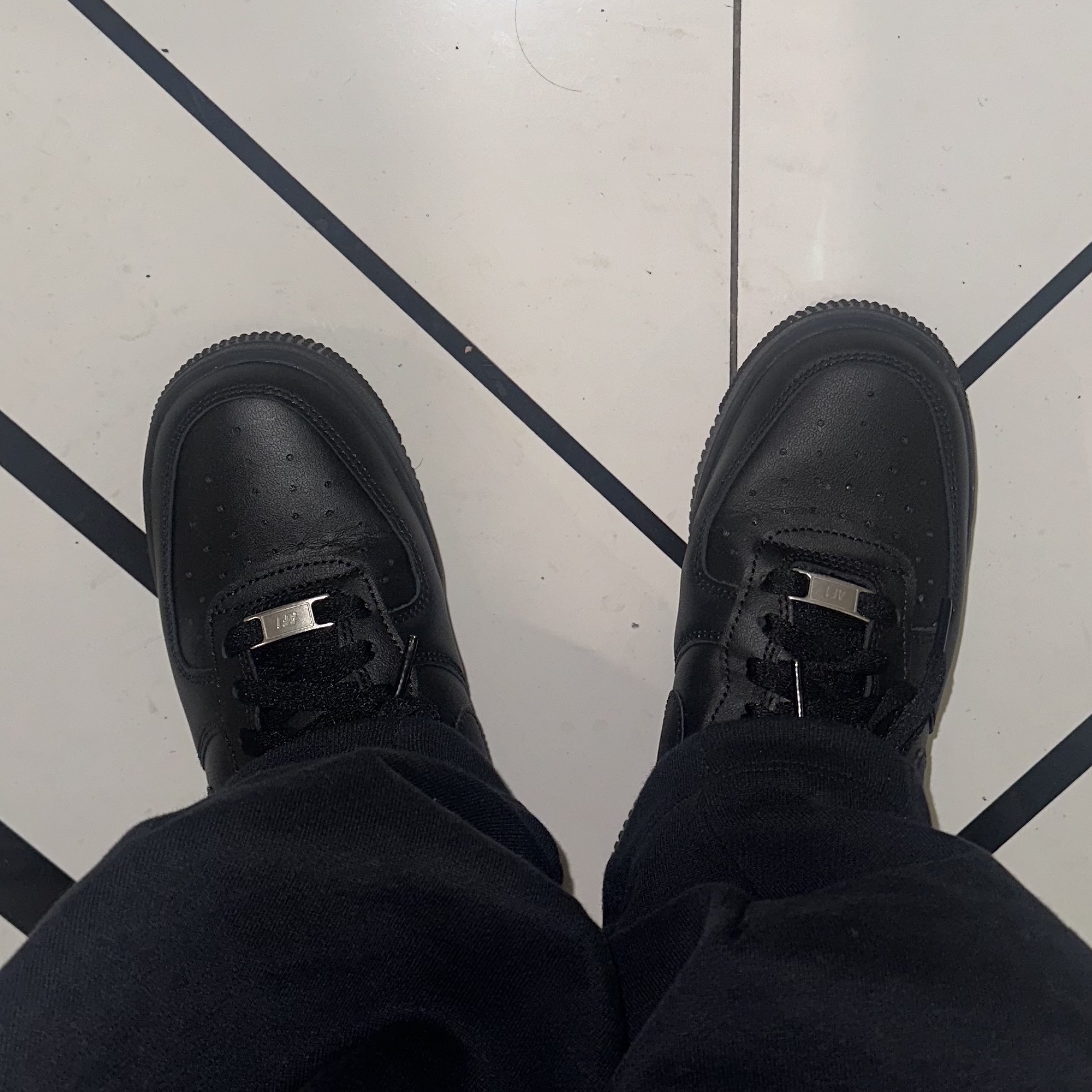 The North Face Fleece Earmuff Beanie Black, Nike Air Force 1 '07 Low Triple Black 착용 스타일 - 2