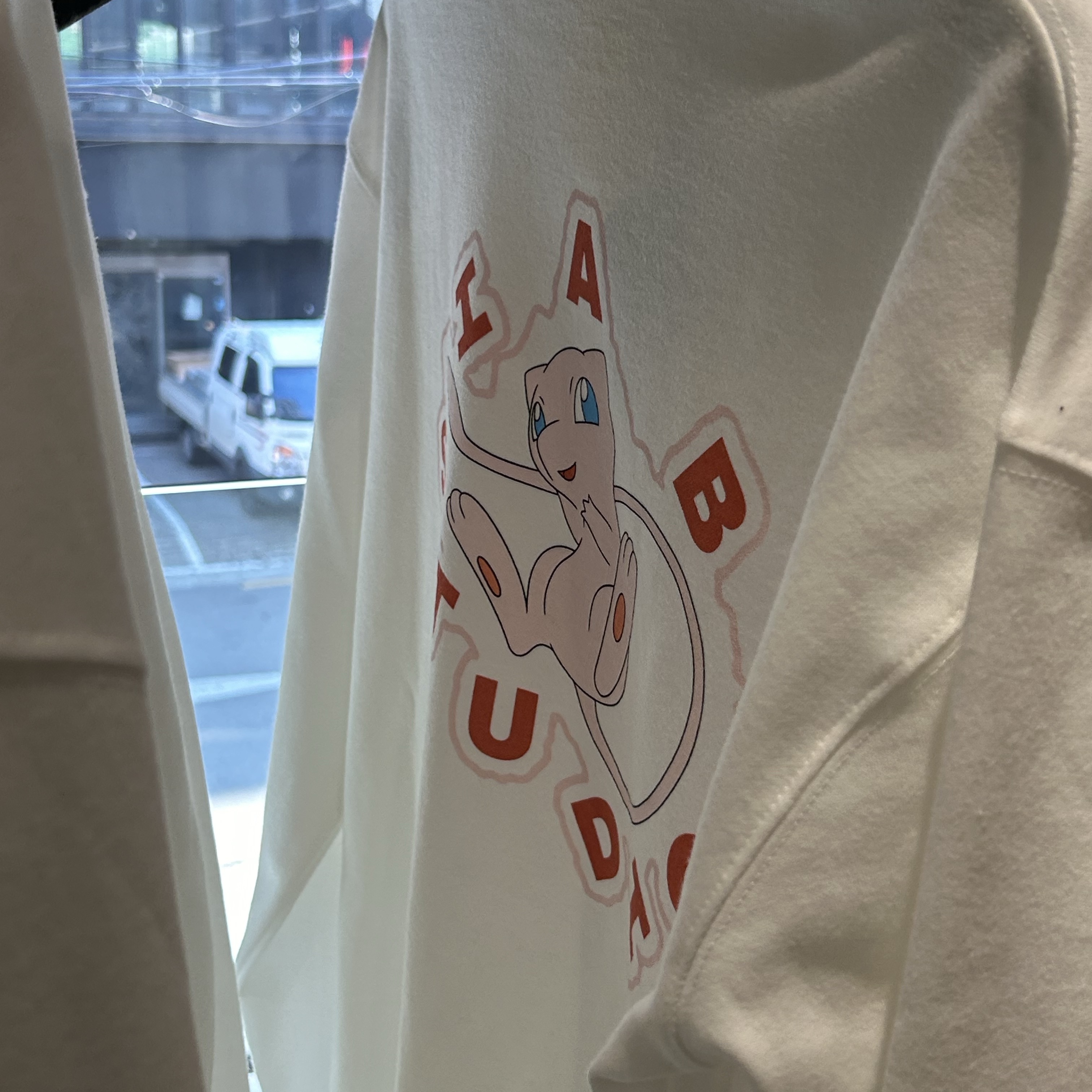 IAB Studio x Pokemon Swallowed Up Pikachu Hoodie Blue Green, IAB Studio x Pokemon Mew Long Sleeve White Pink 착용 스타일 - 2