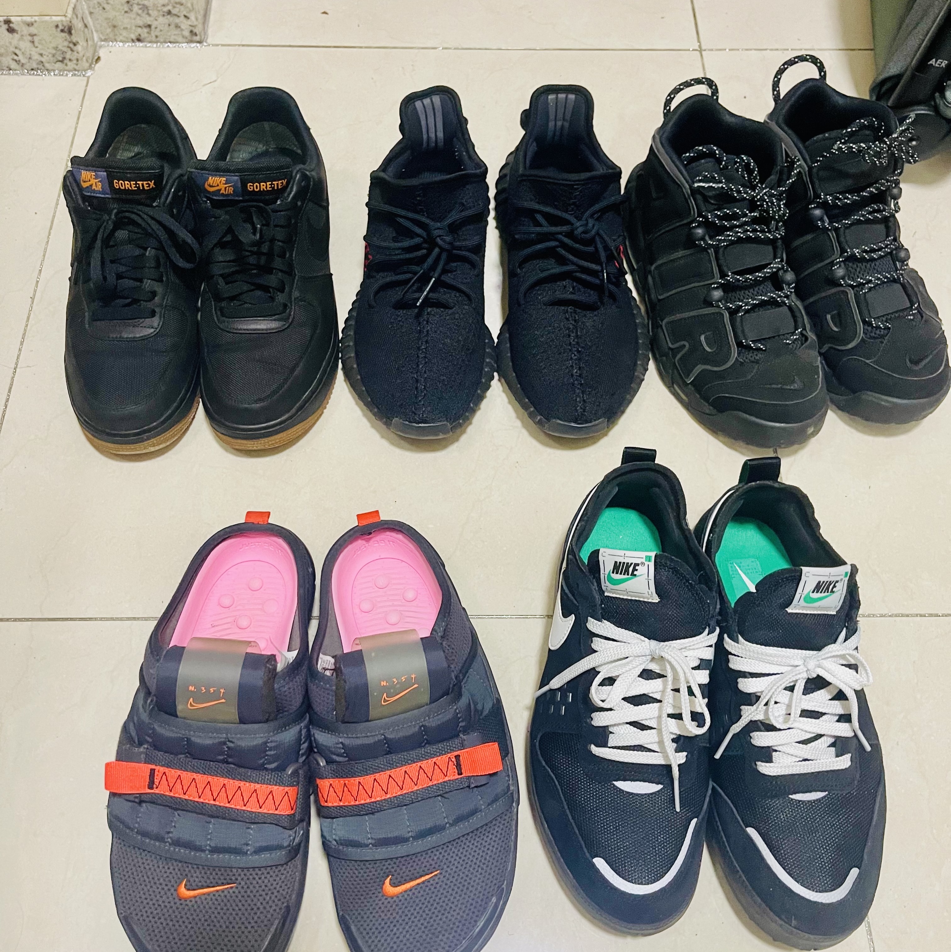 Nike Air Force 1 Low Gore-Tex Black Light Carbon, Adidas Yeezy Boost 350 V2 Black Red 2020 착용 스타일