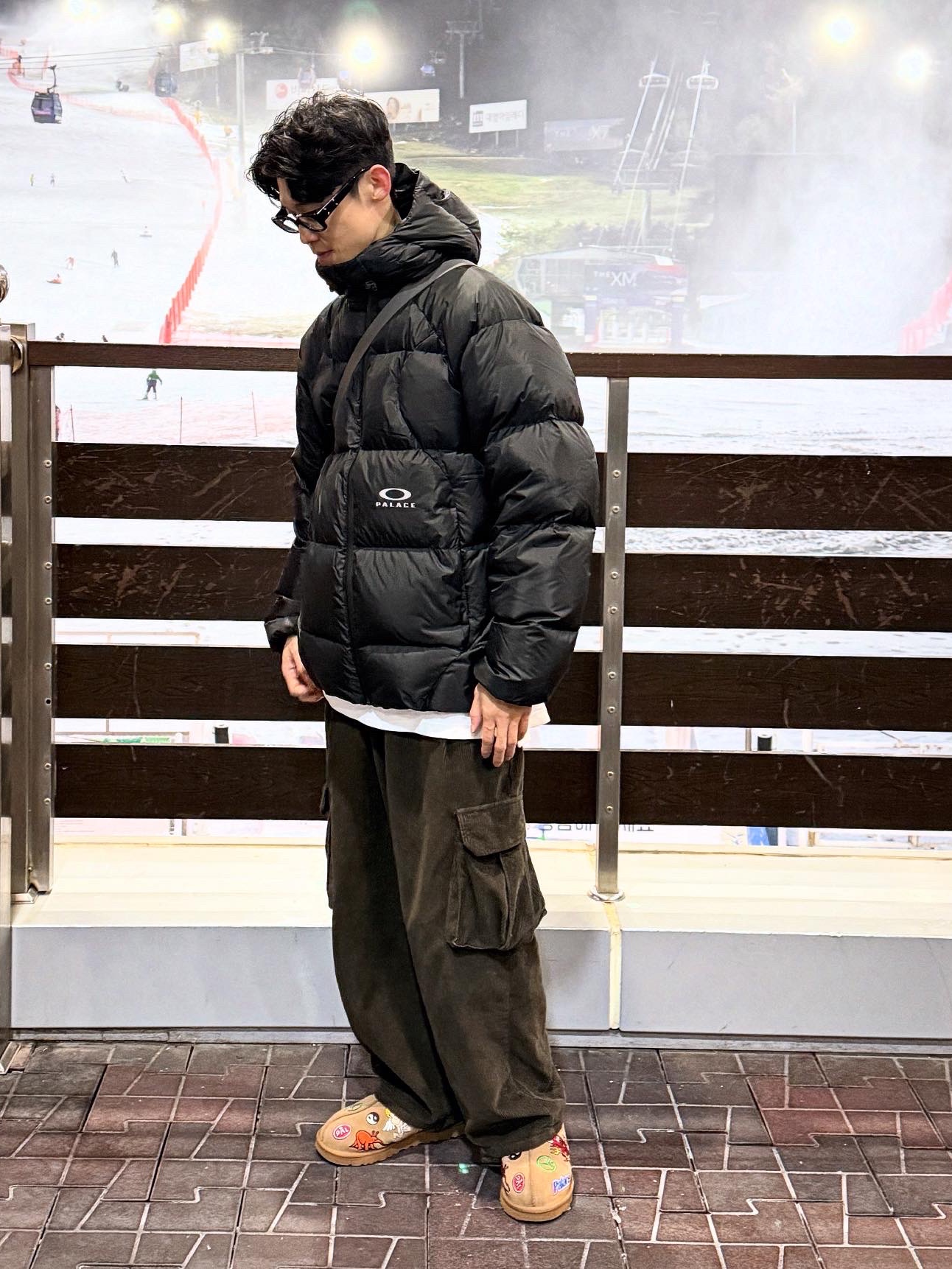 Palace x Oakley Puffa Black - 24FW, UGG x Palace Tasman Slipper Chestnut 착용 스타일 - 1