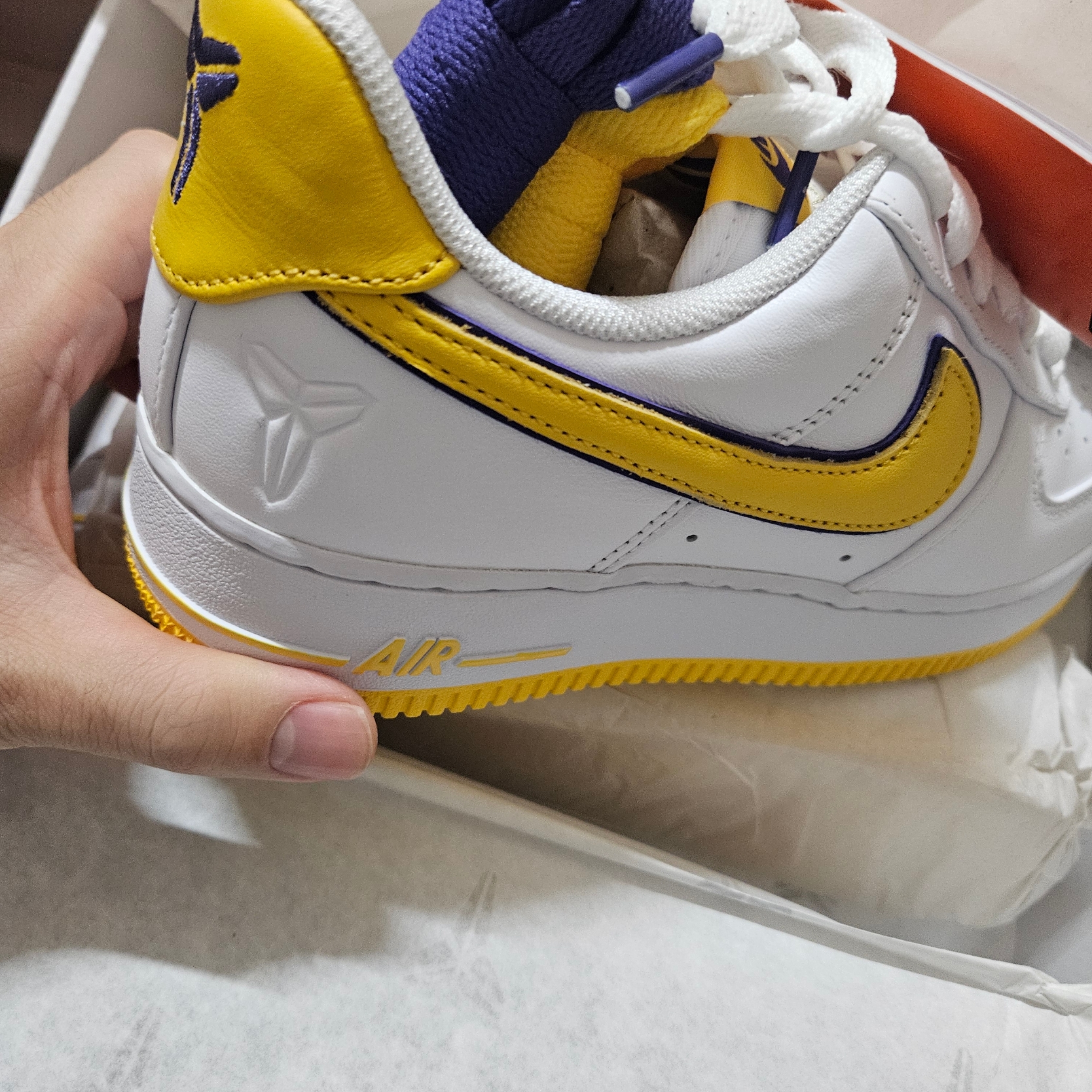 Nike x Kobe Bryant Air Force 1 Low Retro QS Varsity Maize and Varsity Purple 착용 스타일