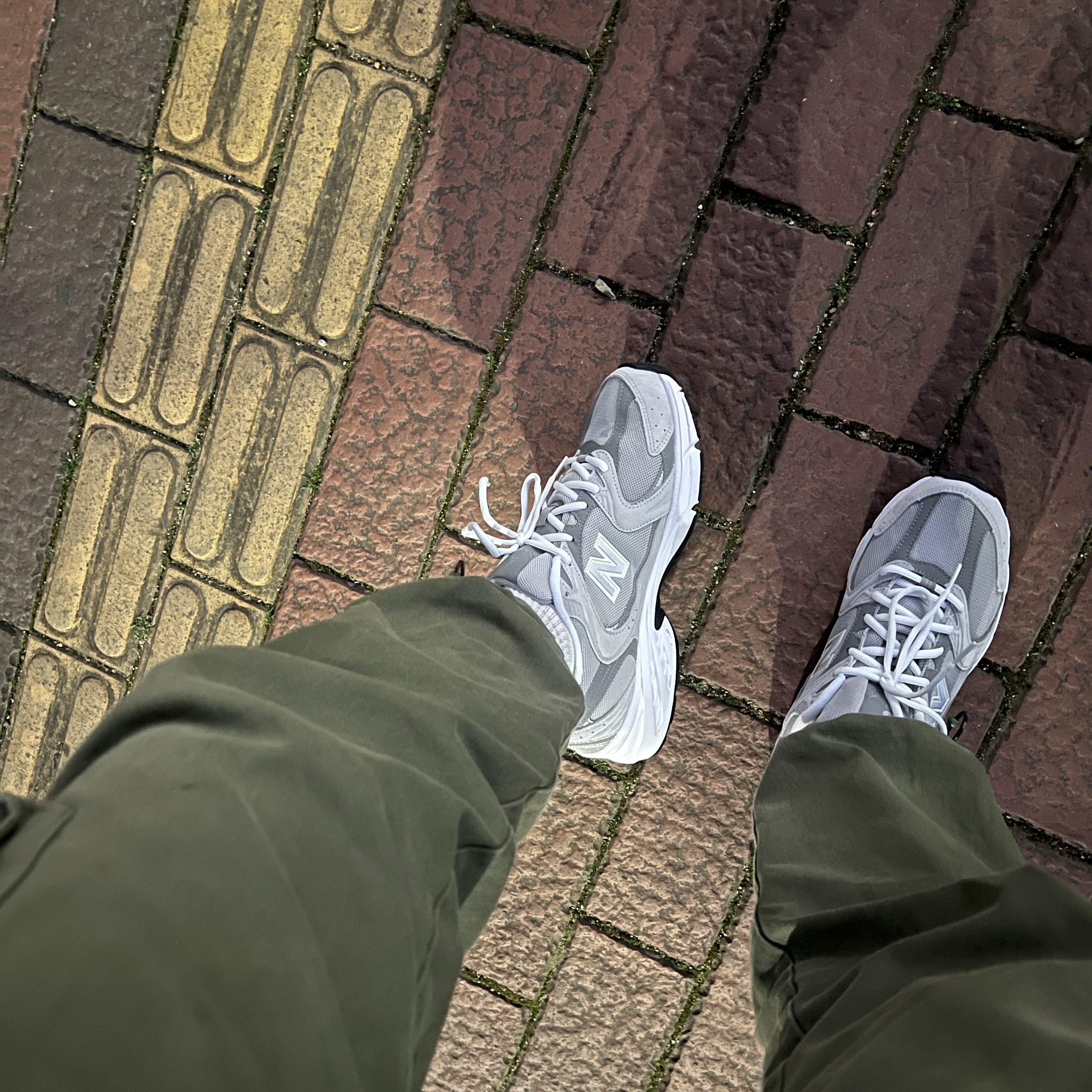 New Balance 530 Grey 착용 스타일