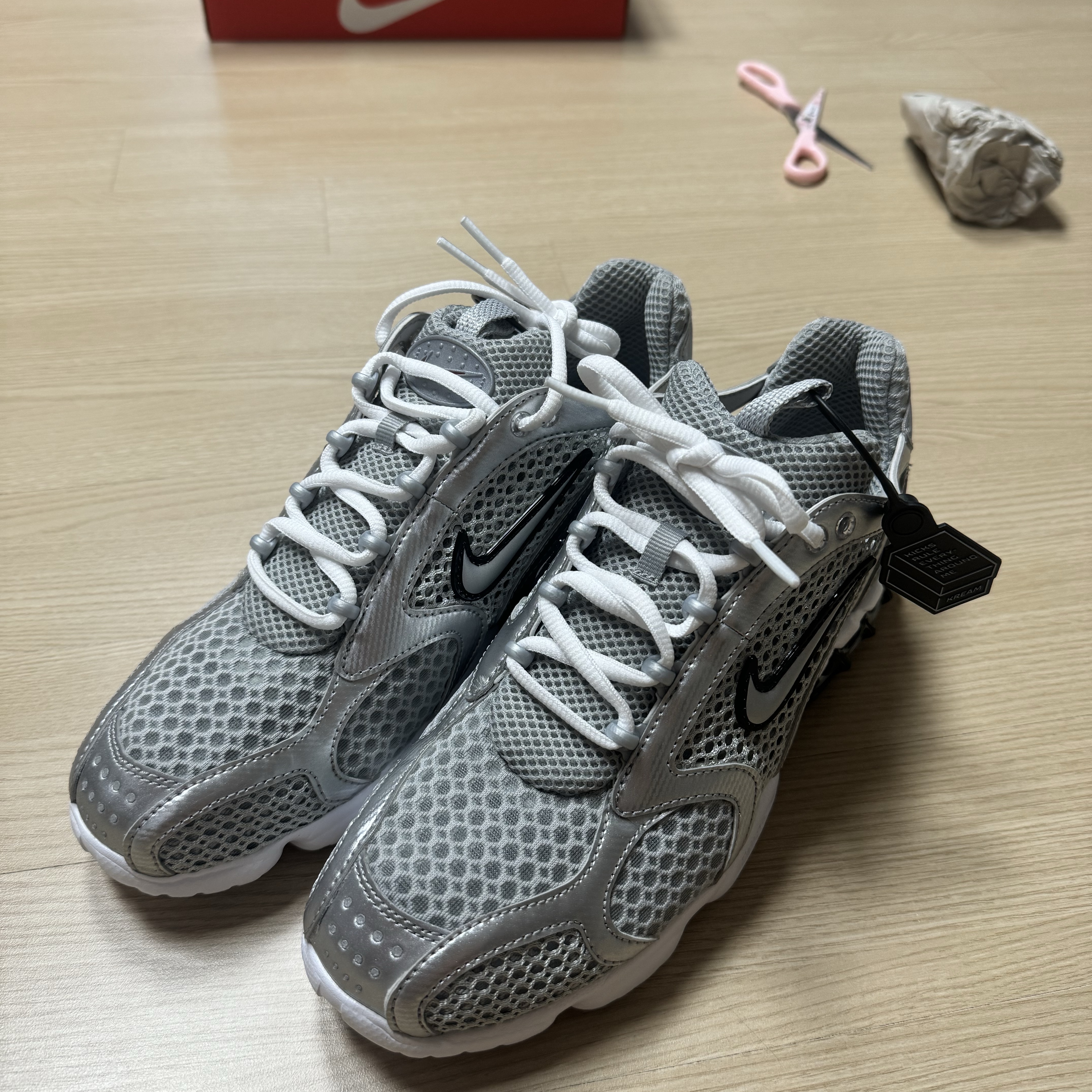 Nike Air Zoom Spiridon Cage 2 Metallic Silver 착용 스타일 - 3