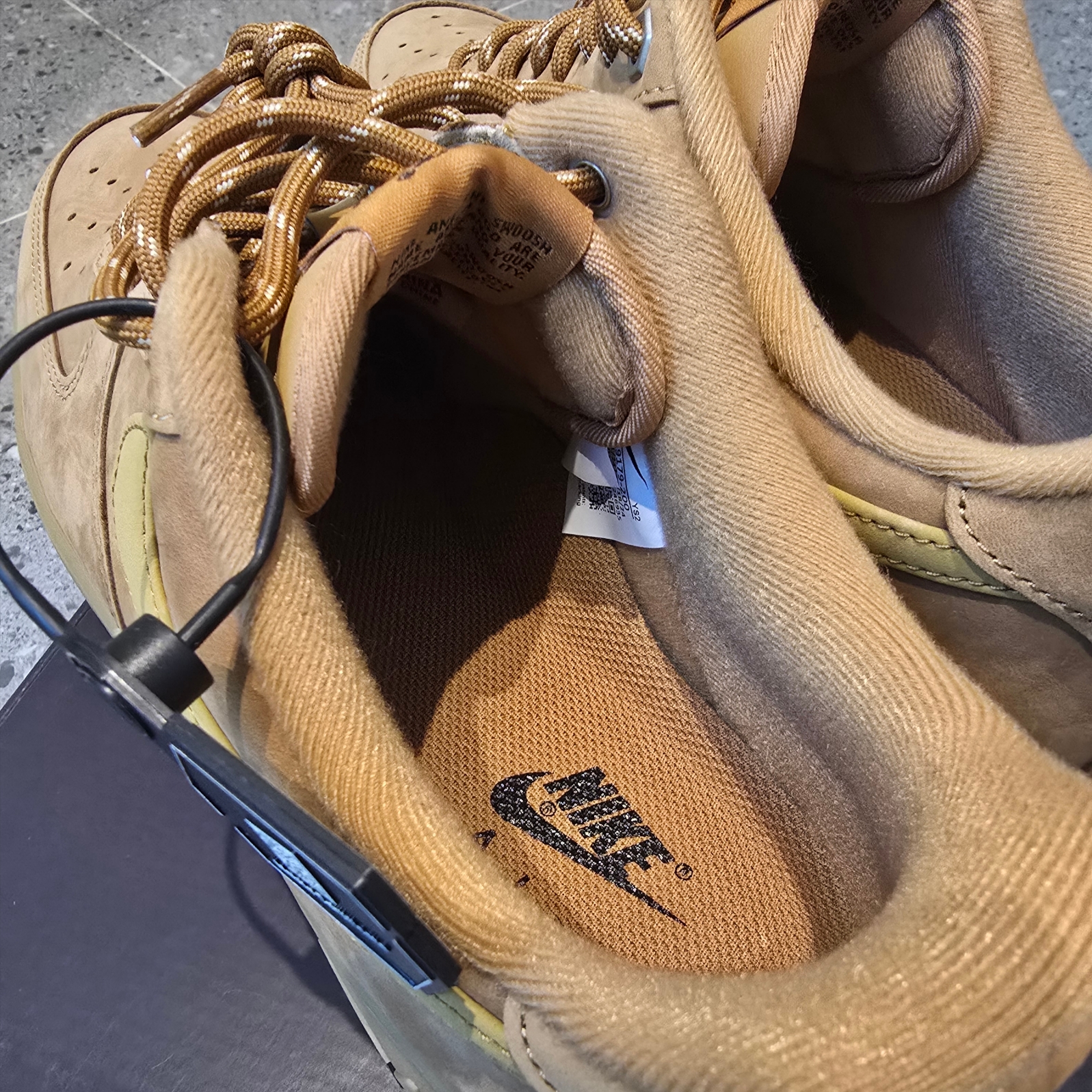 Nike Air Force 1 '07 WB Flax 착용 스타일 - 2