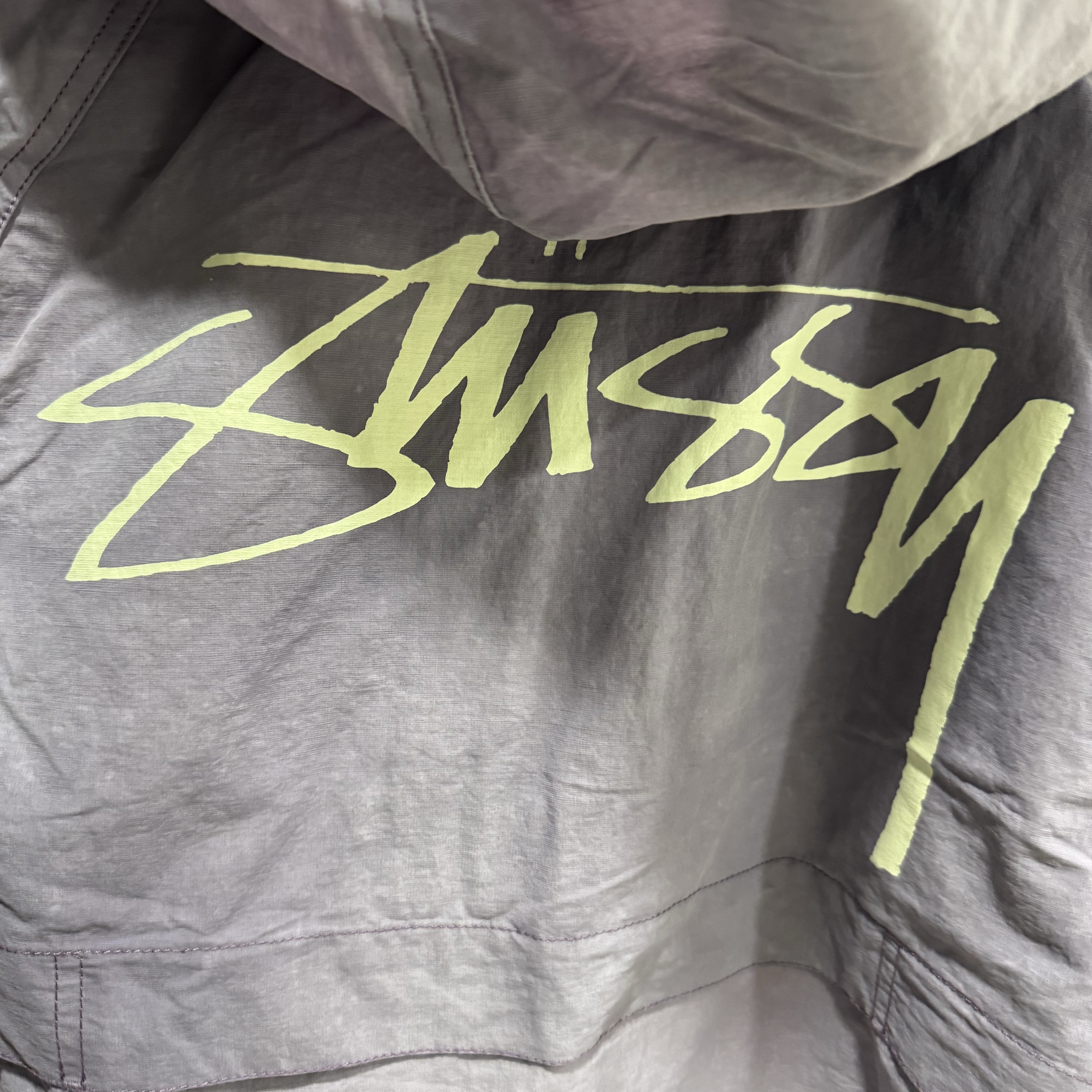 Stussy Wave Dye Beach Shell Jacket Grape 착용 스타일