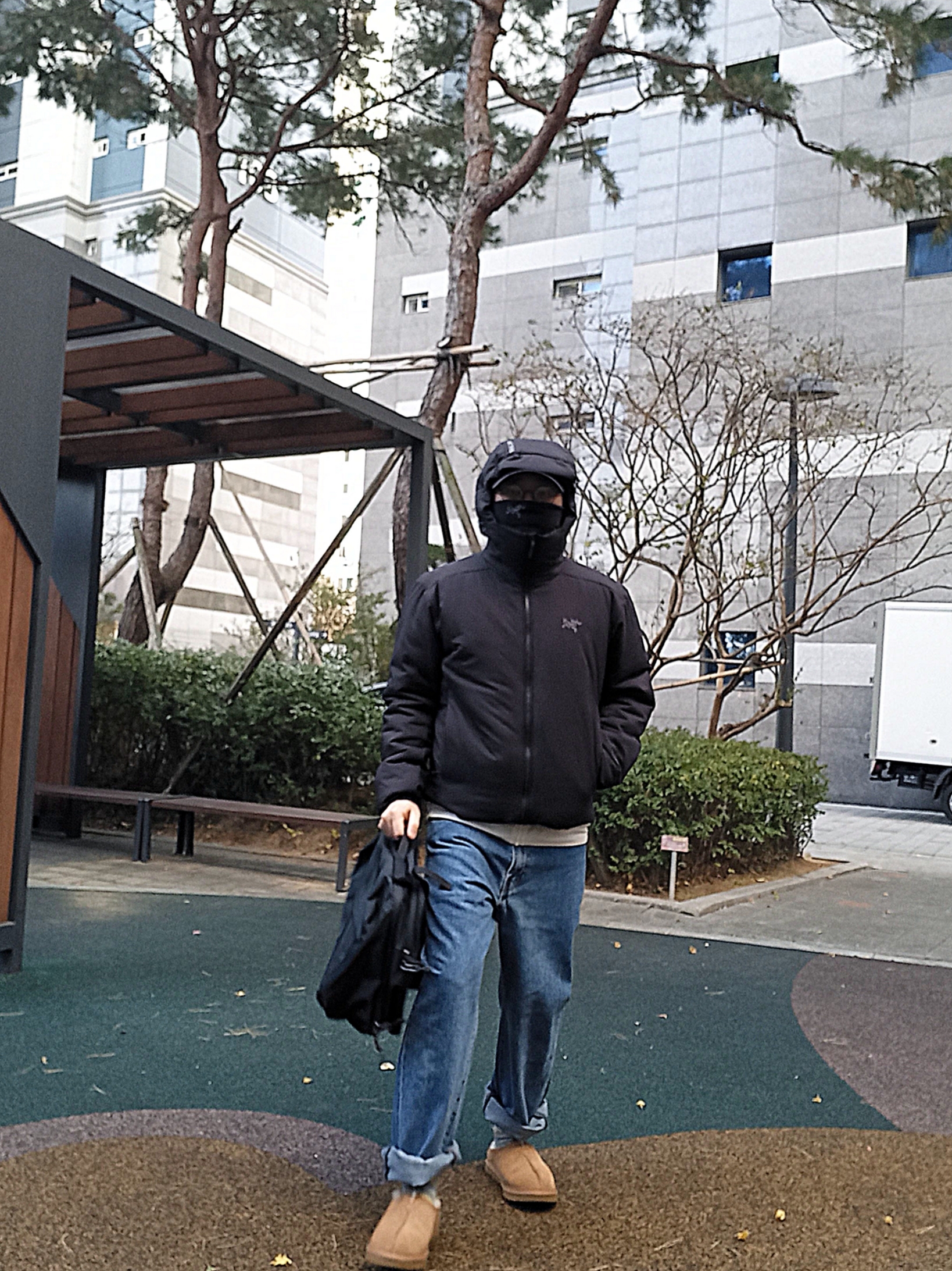 Arc'teryx Atom Heavyweight Hoody Black, Arc'teryx Ion Gear Organizer Black 착용 스타일 - 6