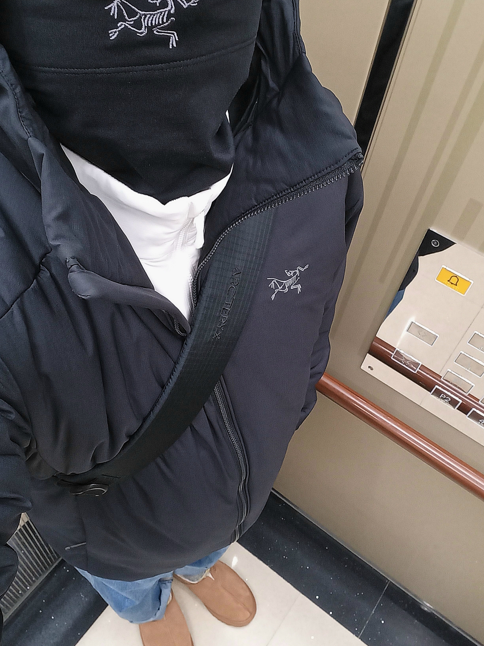 Arc'teryx Rho Neck Gaiter Long Black, Arc'teryx Atom Heavyweight Hoody Black 착용 스타일 - 3