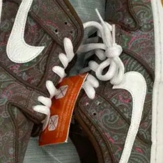 Nike SB Dunk Low Pro Premium Paisley 착용 스타일