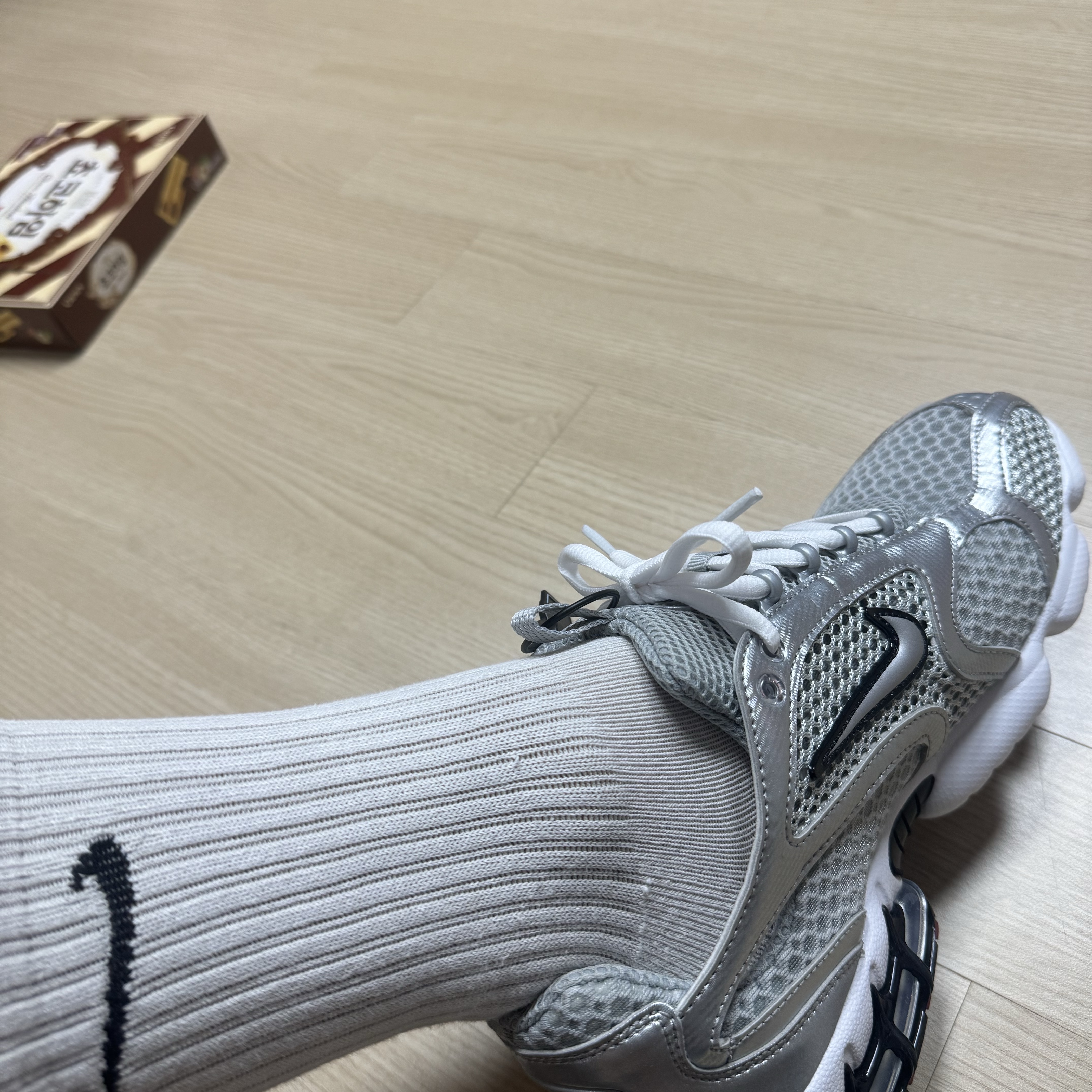Nike Air Zoom Spiridon Cage 2 Metallic Silver 착용 스타일 - 2